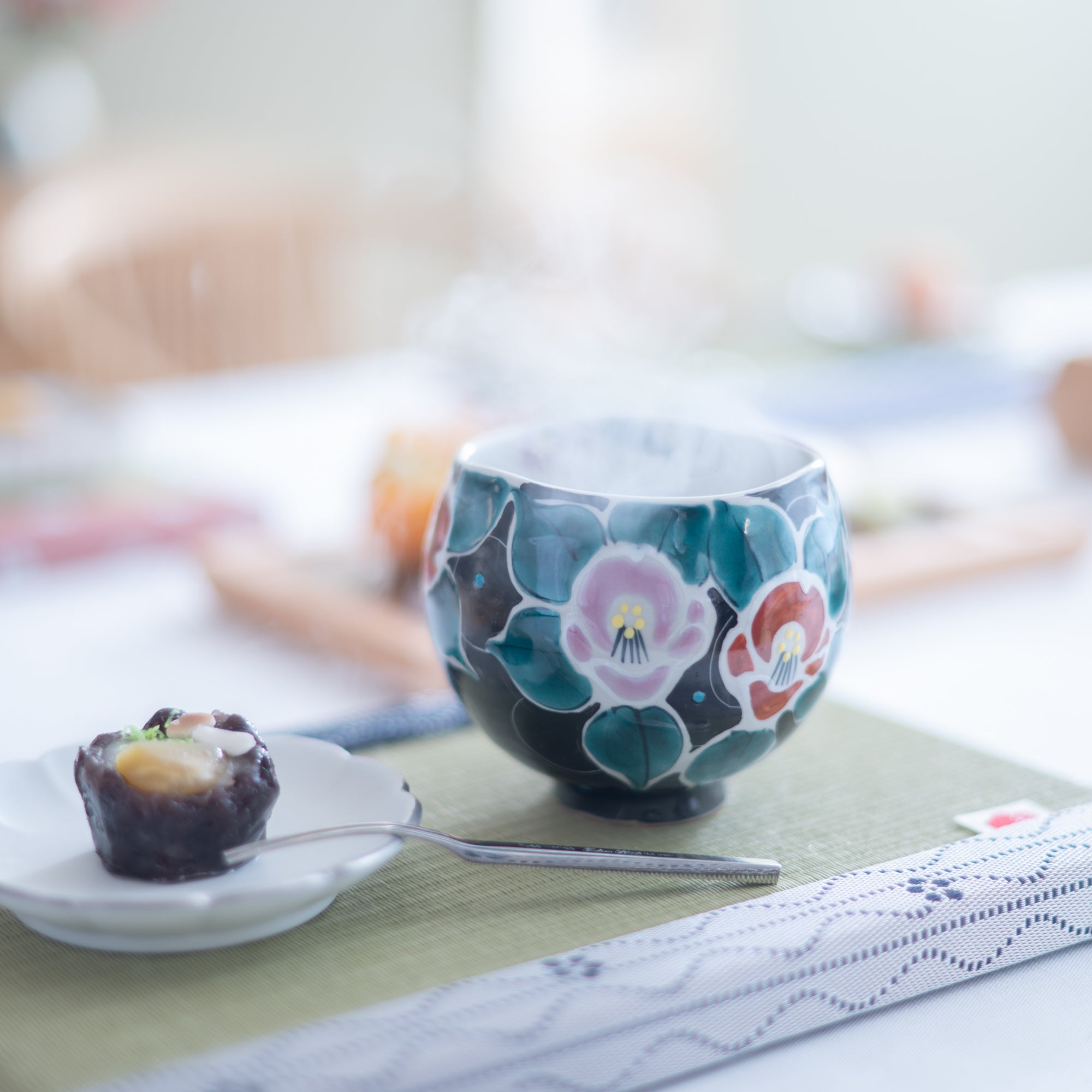 Kokuzou Kiln Painted Camellia Kutani Yunomi Japanese Teacup - MUSUBI KILN - Quality Japanese Tableware and Gift