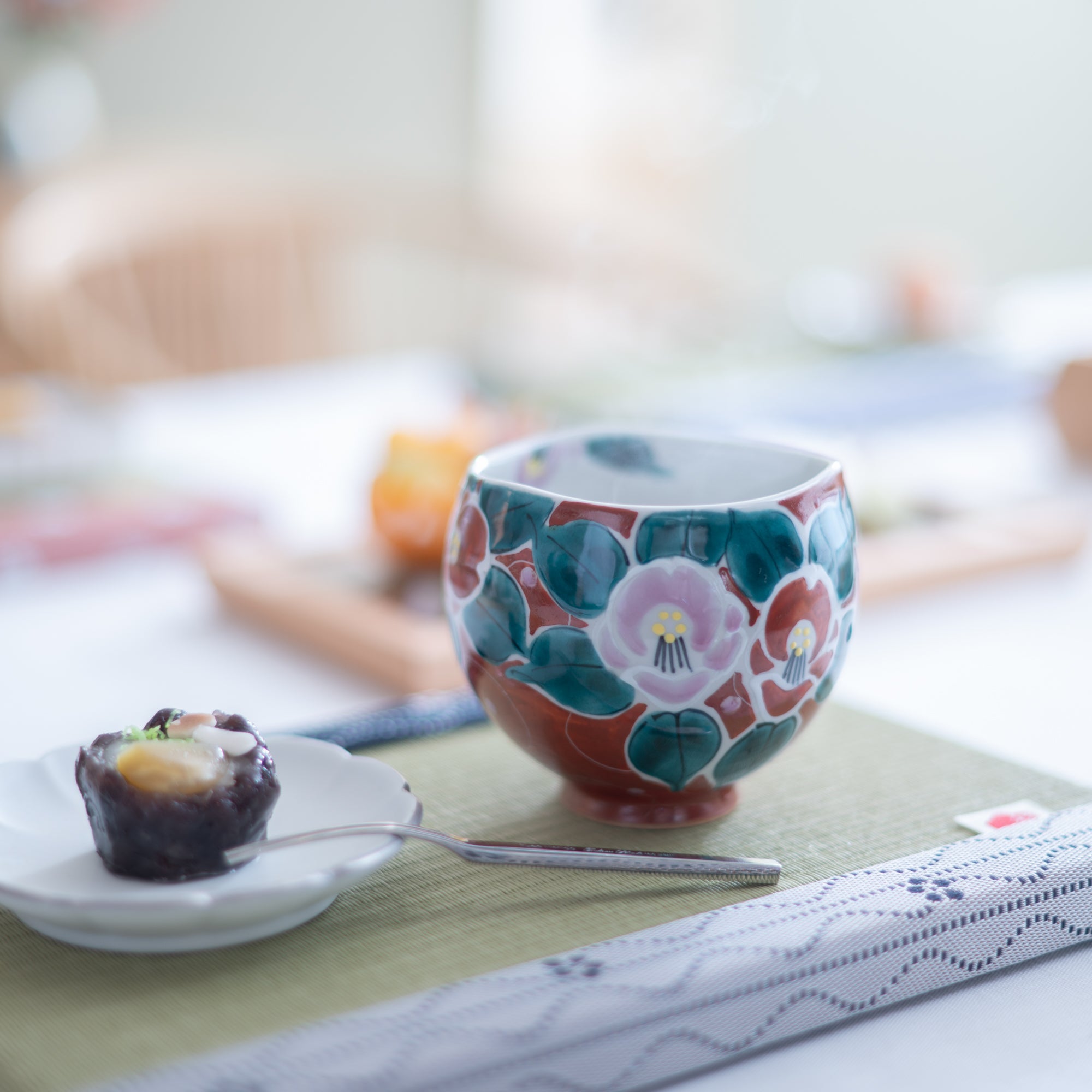 Kokuzou Kiln Painted Camellia Kutani Yunomi Japanese Teacup - MUSUBI KILN - Quality Japanese Tableware and Gift