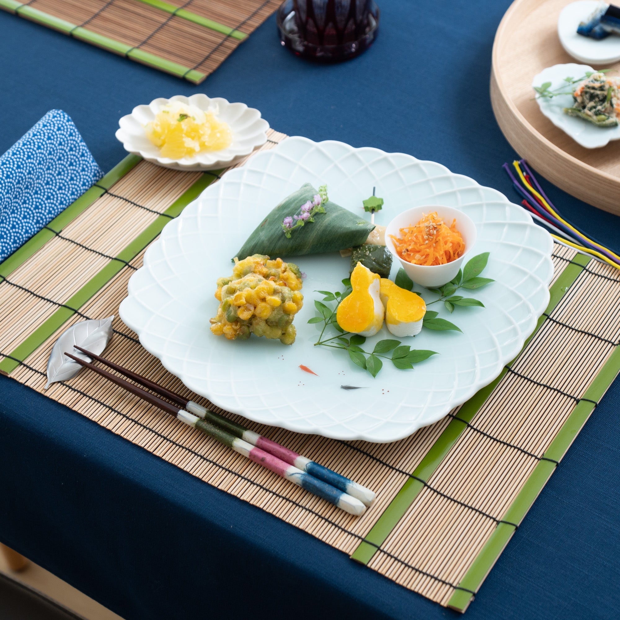 Kosen Kiln Medaka Rice Fish Weave Imari Nabeshima Ware Square Plate 10.4in - MUSUBI KILN - Quality Japanese Tableware and Gift