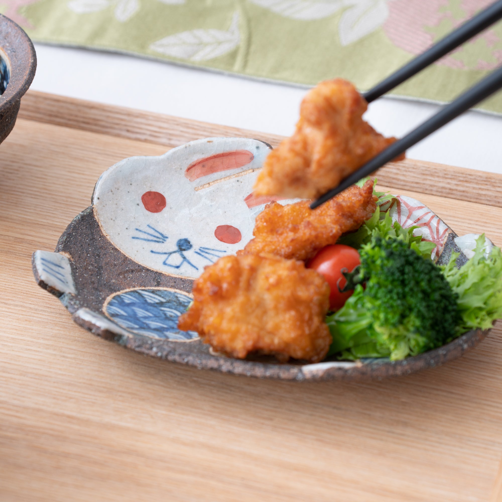 Kousai Kiln Playful Rabbit Hasami Plate - MUSUBI KILN - Quality Japanese Tableware and Gift