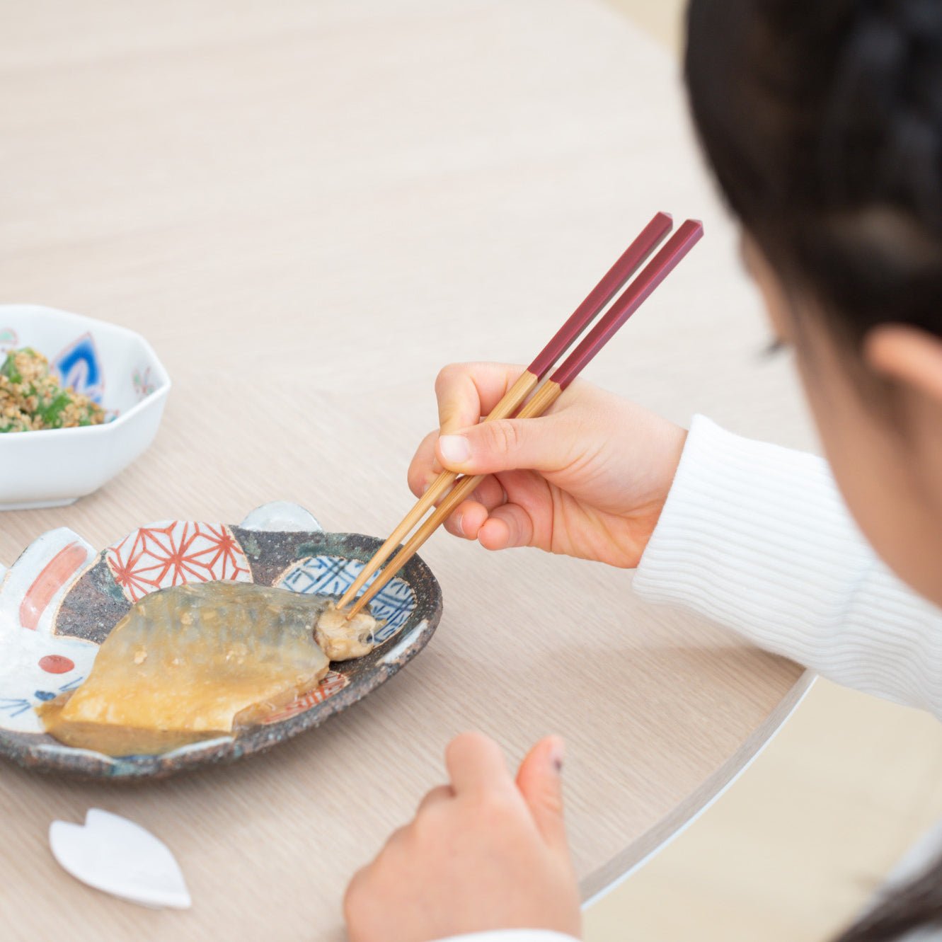 Kousai Kiln Playful Rabbit Hasami Plate - MUSUBI KILN - Quality Japanese Tableware and Gift