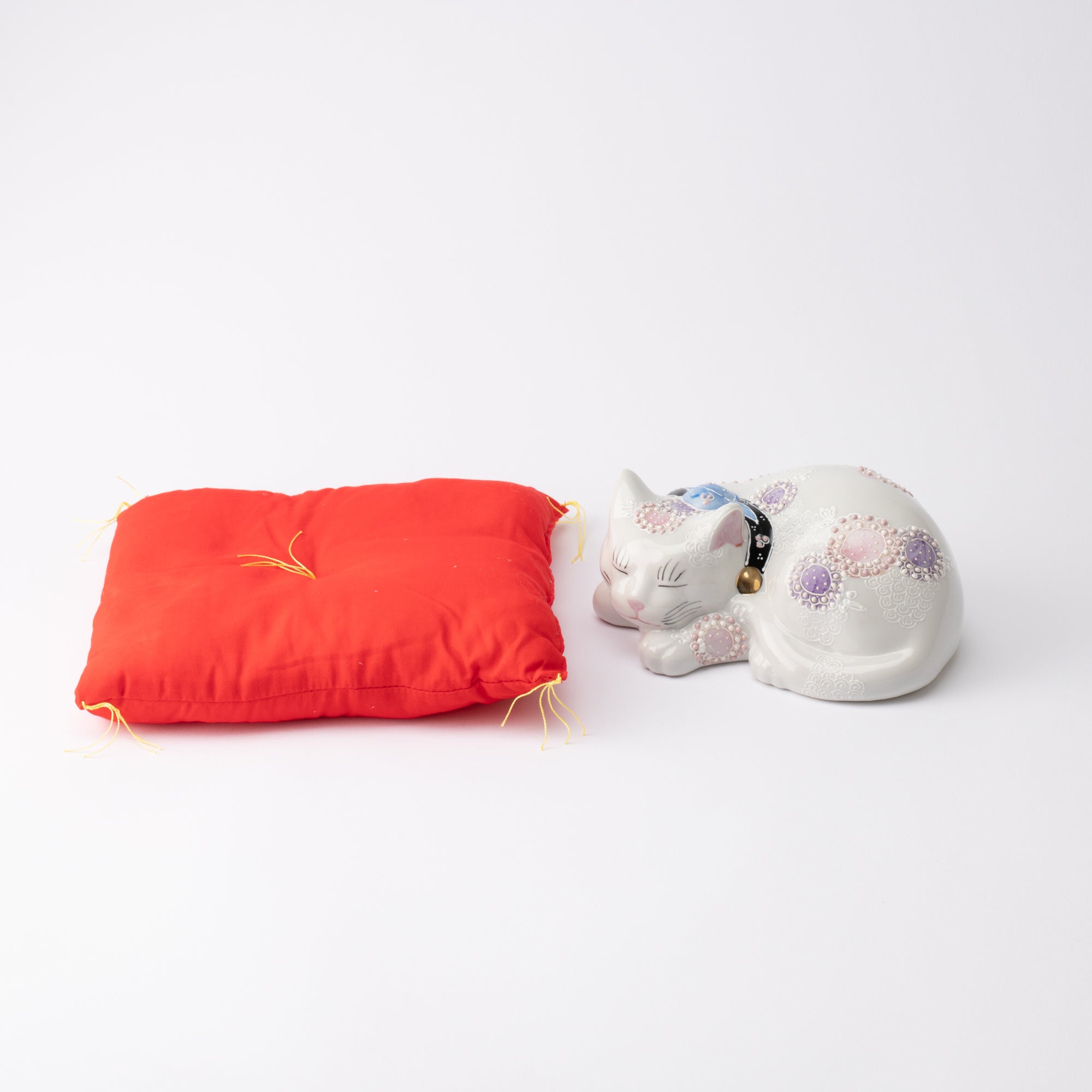 Kutani Sleeping Lucky Cat - Maneki Neko - MUSUBI KILN - Quality Japanese Tableware and Gift