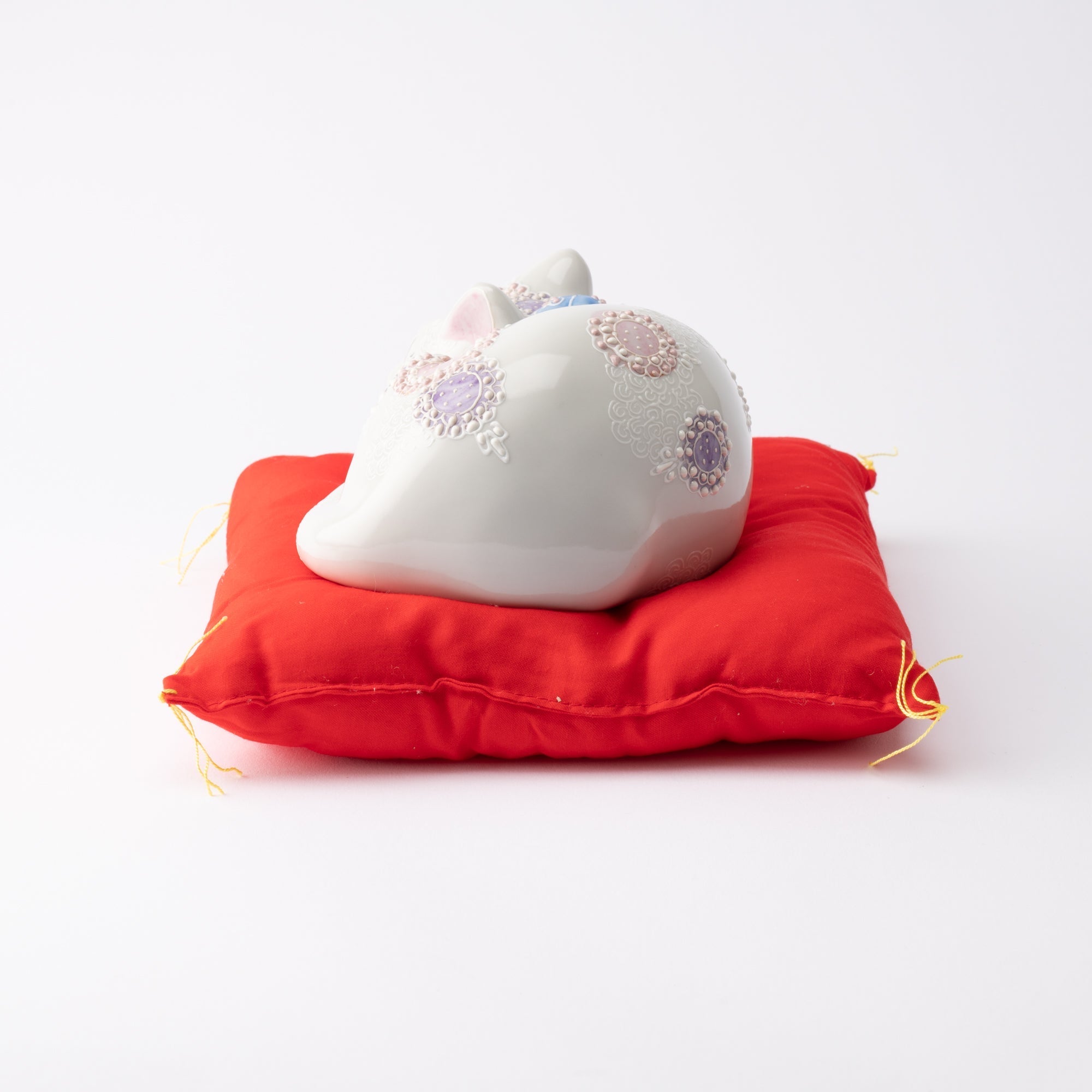 Kutani Sleeping Lucky Cat - Maneki Neko - MUSUBI KILN - Quality Japanese Tableware and Gift