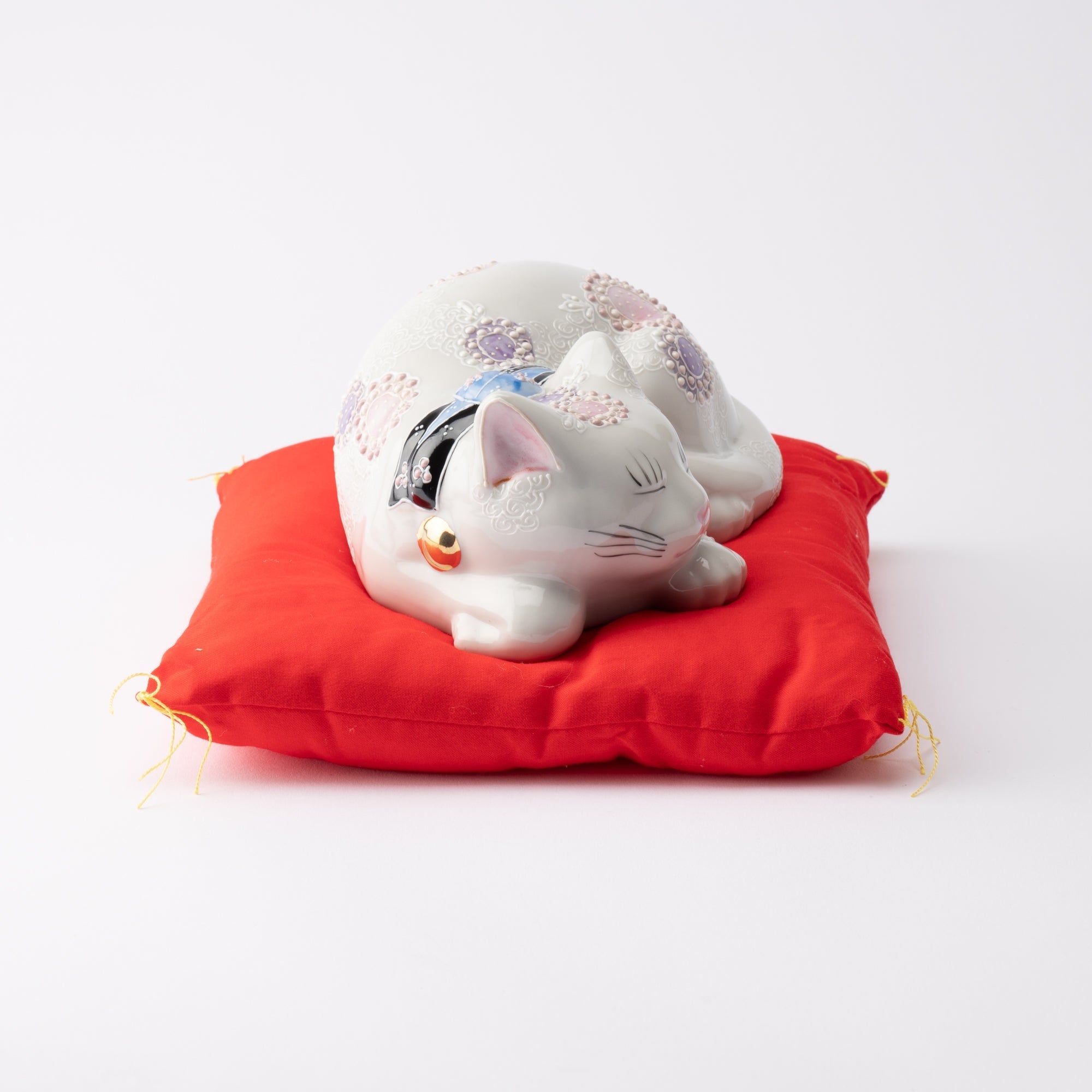 Kutani Sleeping Lucky Cat - Maneki Neko - MUSUBI KILN - Quality Japanese Tableware and Gift