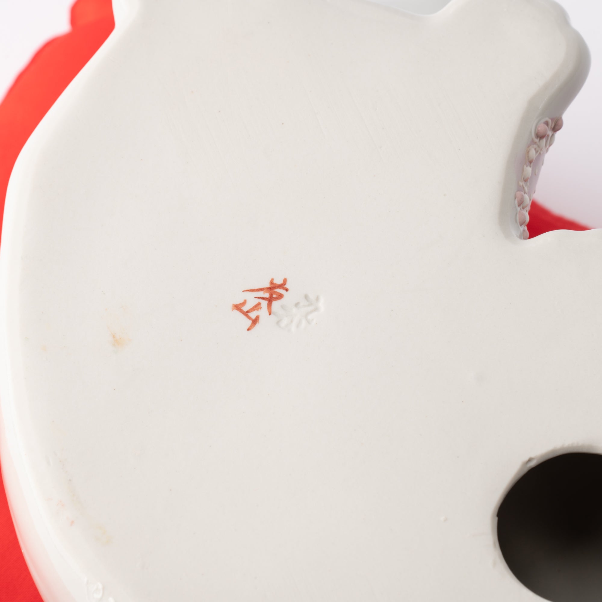 Kutani Sleeping Lucky Cat - Maneki Neko - MUSUBI KILN - Quality Japanese Tableware and Gift