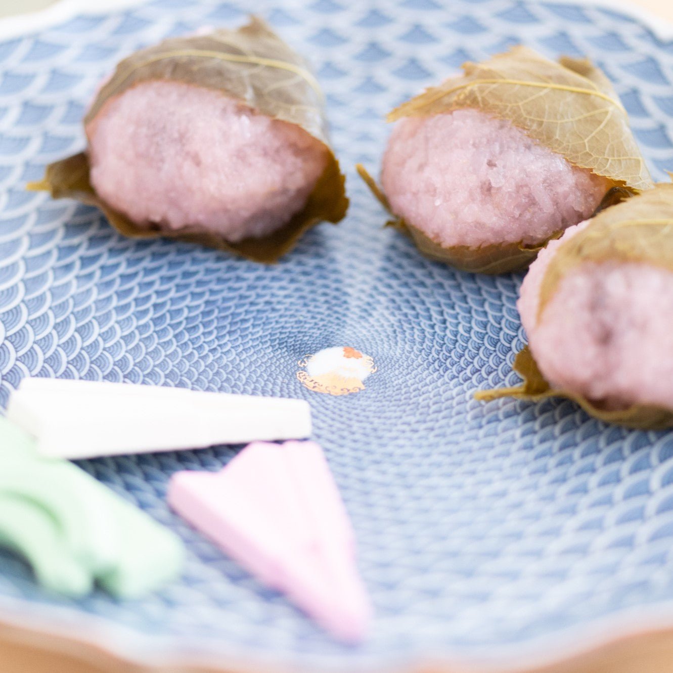 Midou Kiln Seigaiha Blue Wave Hasami Japanese Plate 9.4in - MUSUBI KILN - Quality Japanese Tableware and Gift