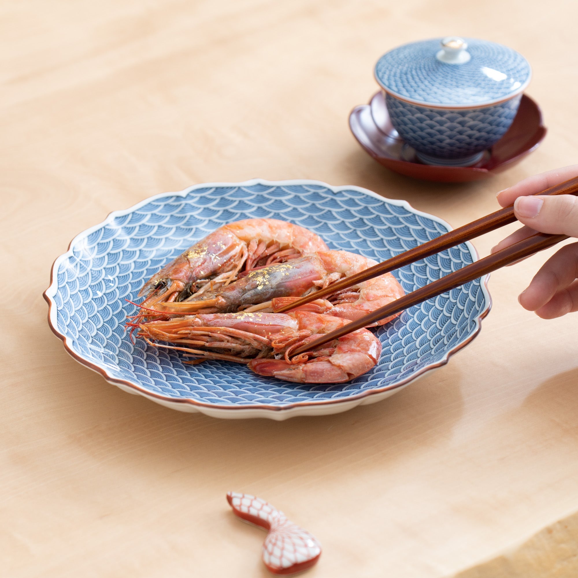 Midou Kiln Seigaiha Blue Wave Hasami Japanese Plate 9.4in - MUSUBI KILN - Quality Japanese Tableware and Gift