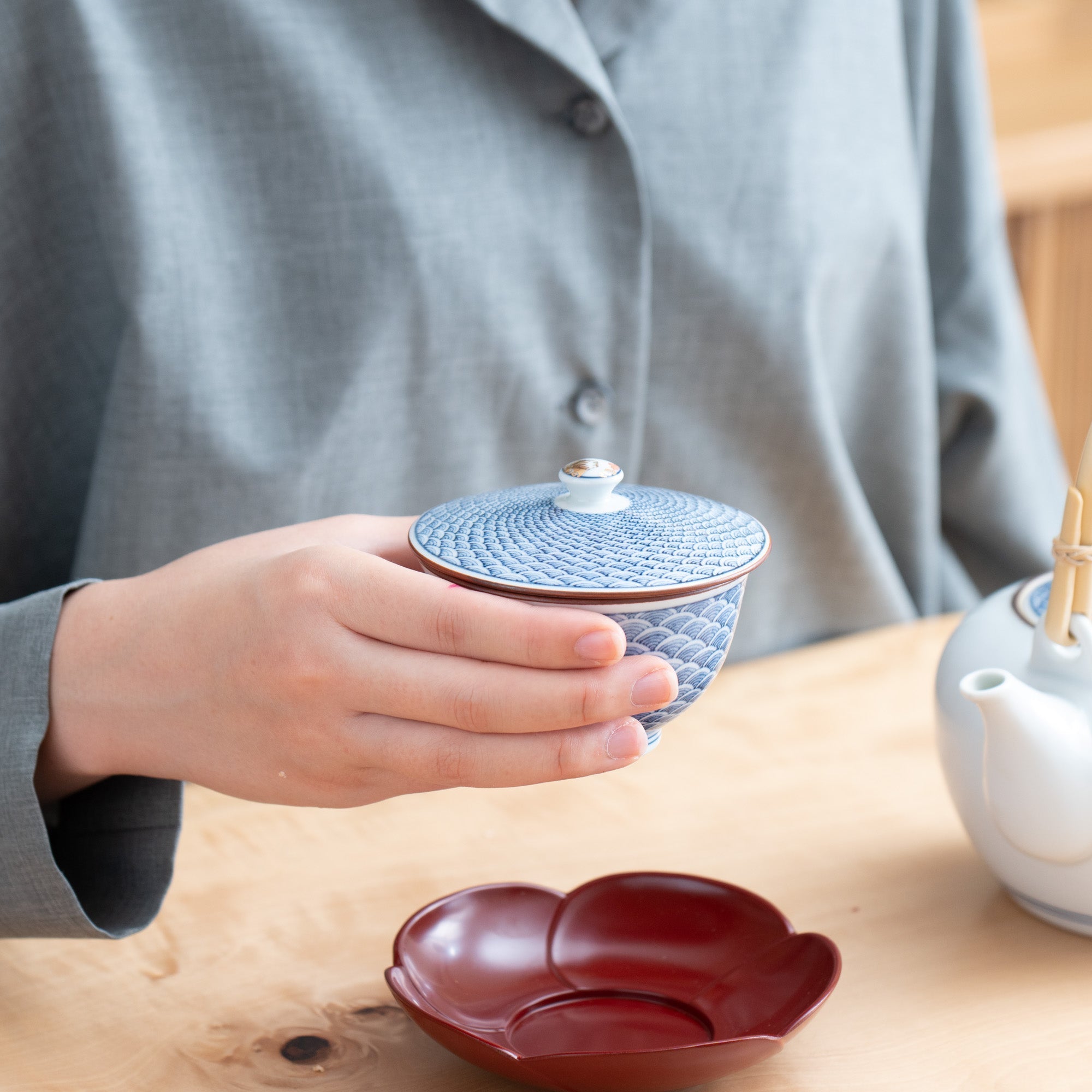 Midou Kiln Seigaiha Blue Wave Hasami Japanese Teacup with lid - MUSUBI KILN - Quality Japanese Tableware and Gift