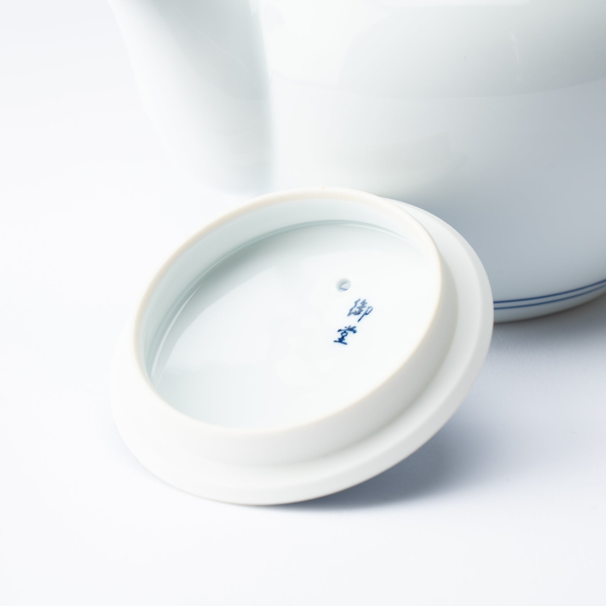 Midou Kiln Seigaiha Blue Wave Hasami Japanese Teapot 700ml (23.7oz) - MUSUBI KILN - Quality Japanese Tableware and Gift