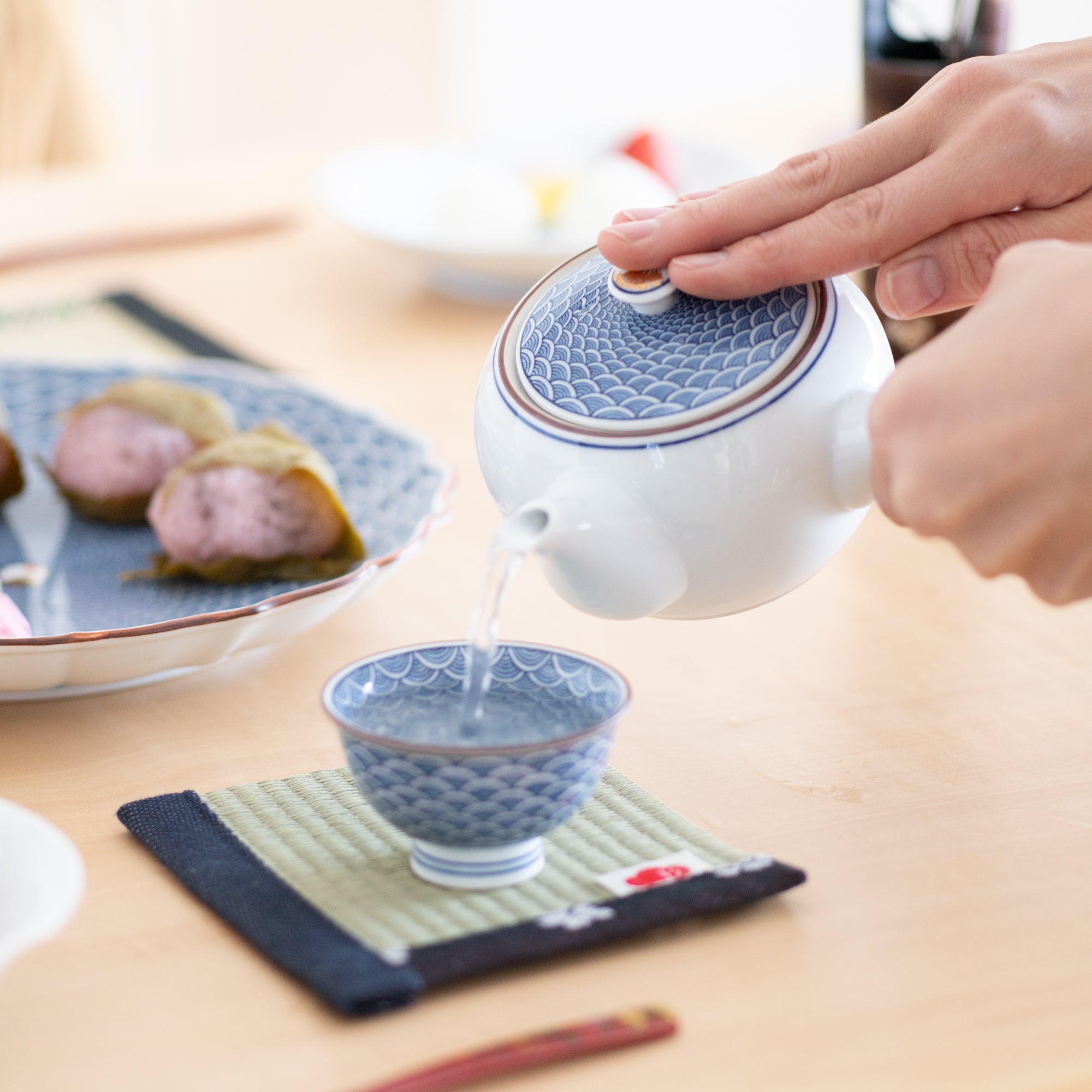 Midou Kiln Seigaiha Blue Wave Hasami Japanese Teapot Set 12.5 oz (370 ml) - MUSUBI KILN - Quality Japanese Tableware and Gift