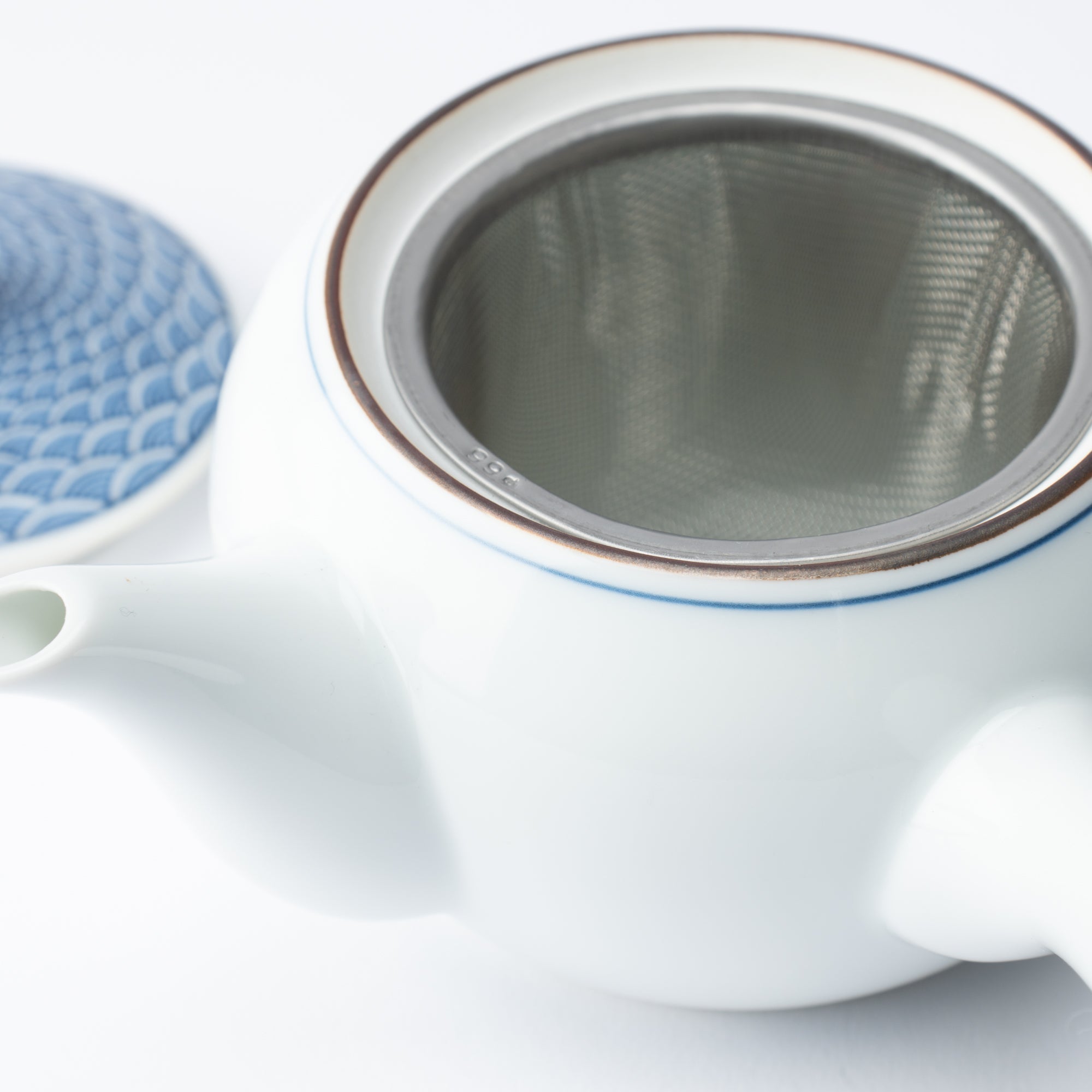 Midou Kiln Seigaiha Blue Wave Hasami Japanese Teapot Set 12.5 oz (370 ml) - MUSUBI KILN - Quality Japanese Tableware and Gift