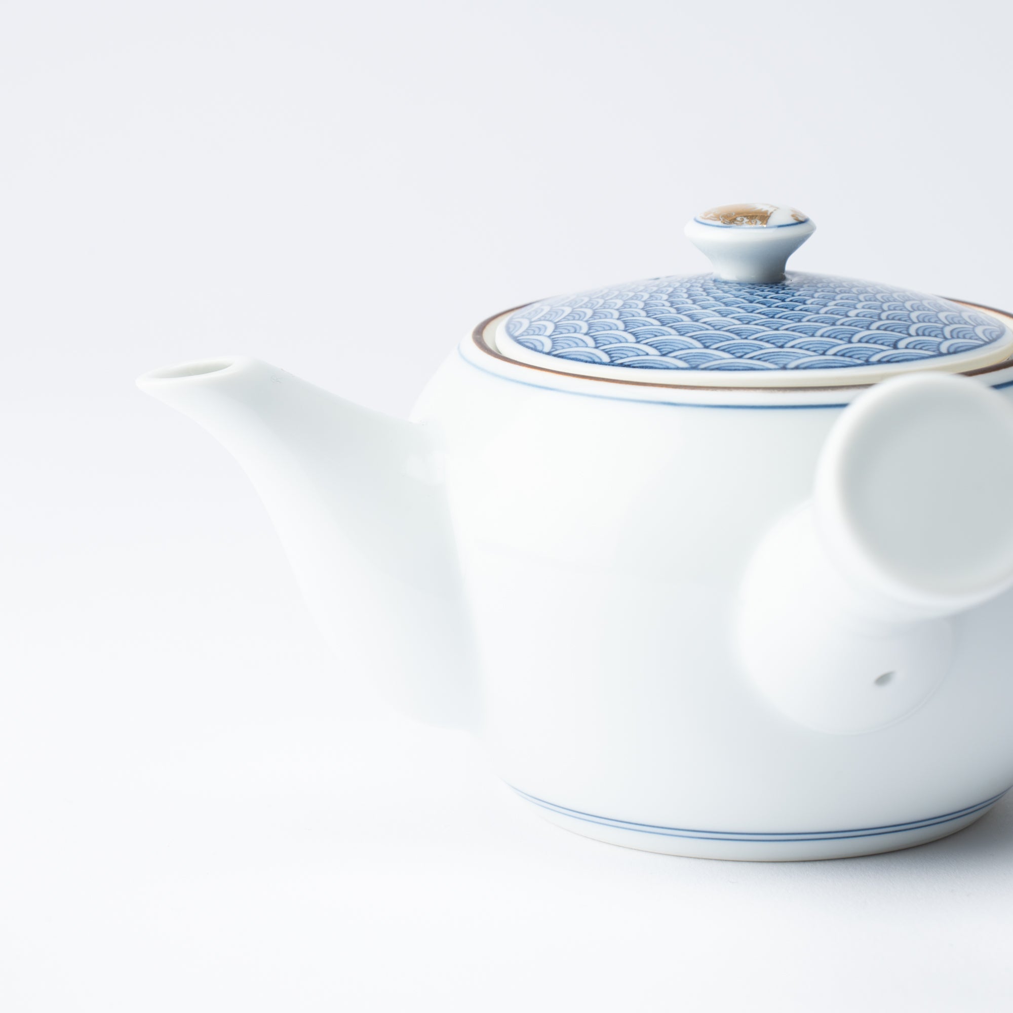 Midou Kiln Seigaiha Blue Wave Hasami Japanese Teapot Set 12.5 oz (370 ml) - MUSUBI KILN - Quality Japanese Tableware and Gift