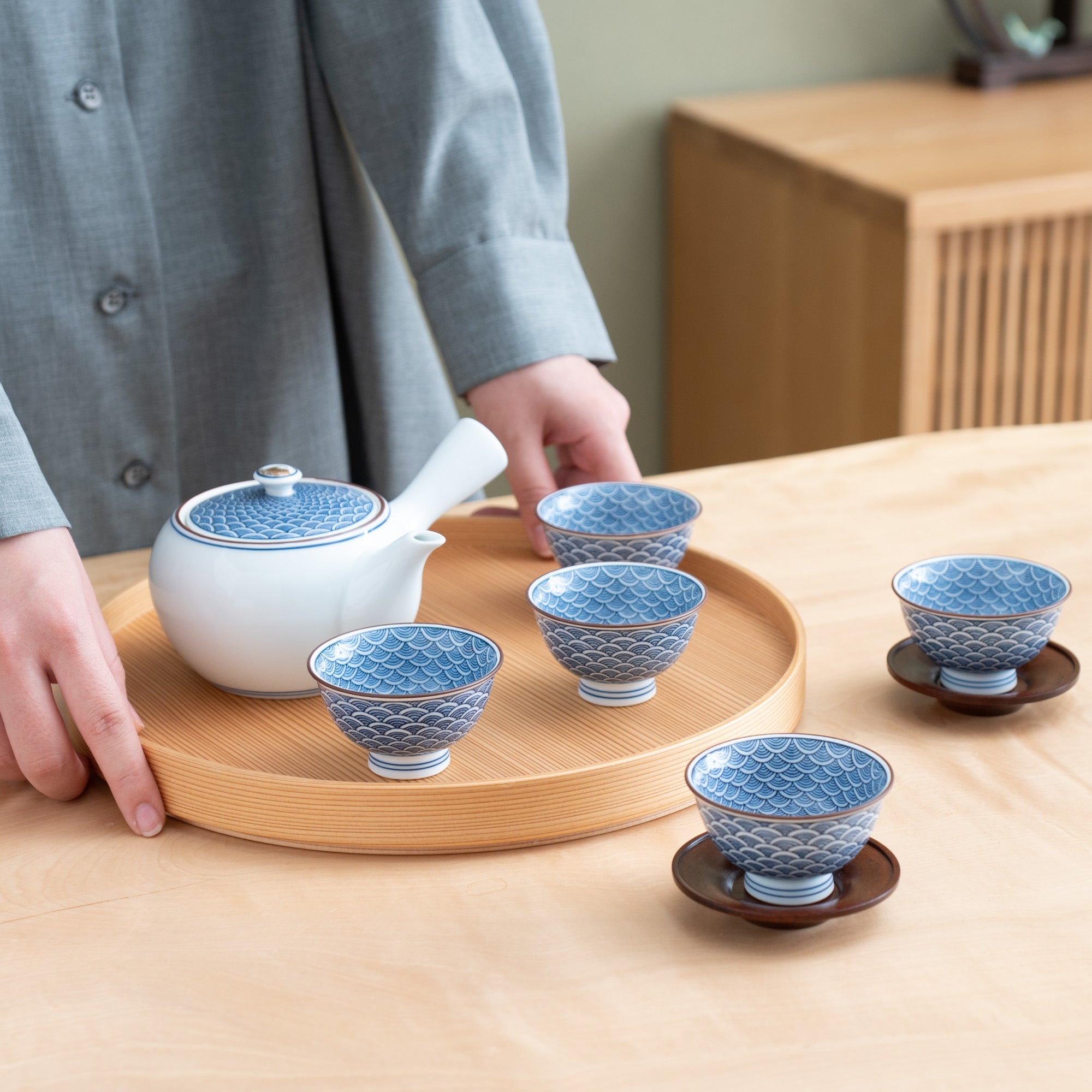 Midou Kiln Seigaiha Blue Wave Hasami Japanese Teapot Set 12.5 oz (370 ml) - MUSUBI KILN - Quality Japanese Tableware and Gift