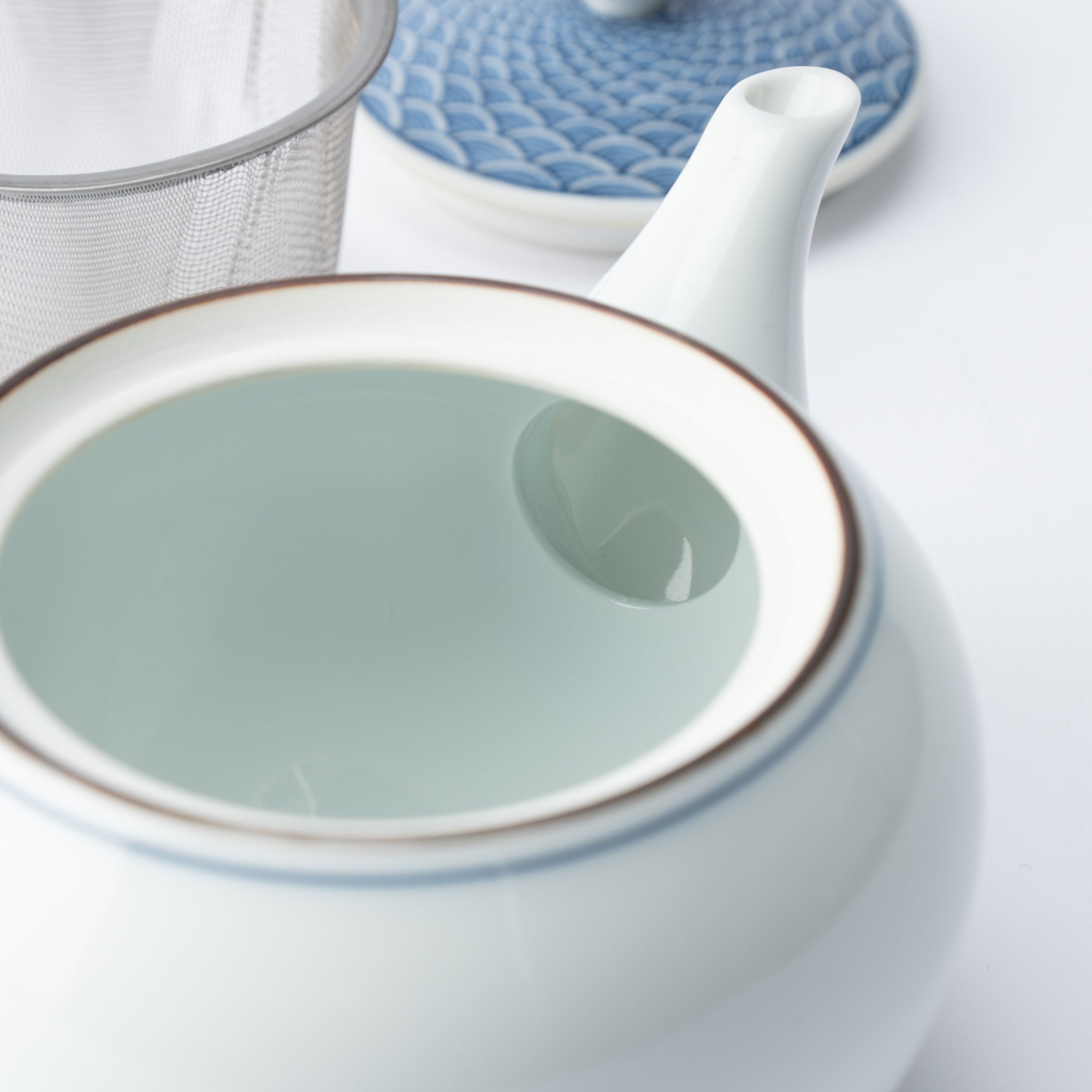 Midou Kiln Seigaiha Blue Wave Hasami Japanese Teapot Set 12.5 oz (370 ml) - MUSUBI KILN - Quality Japanese Tableware and Gift