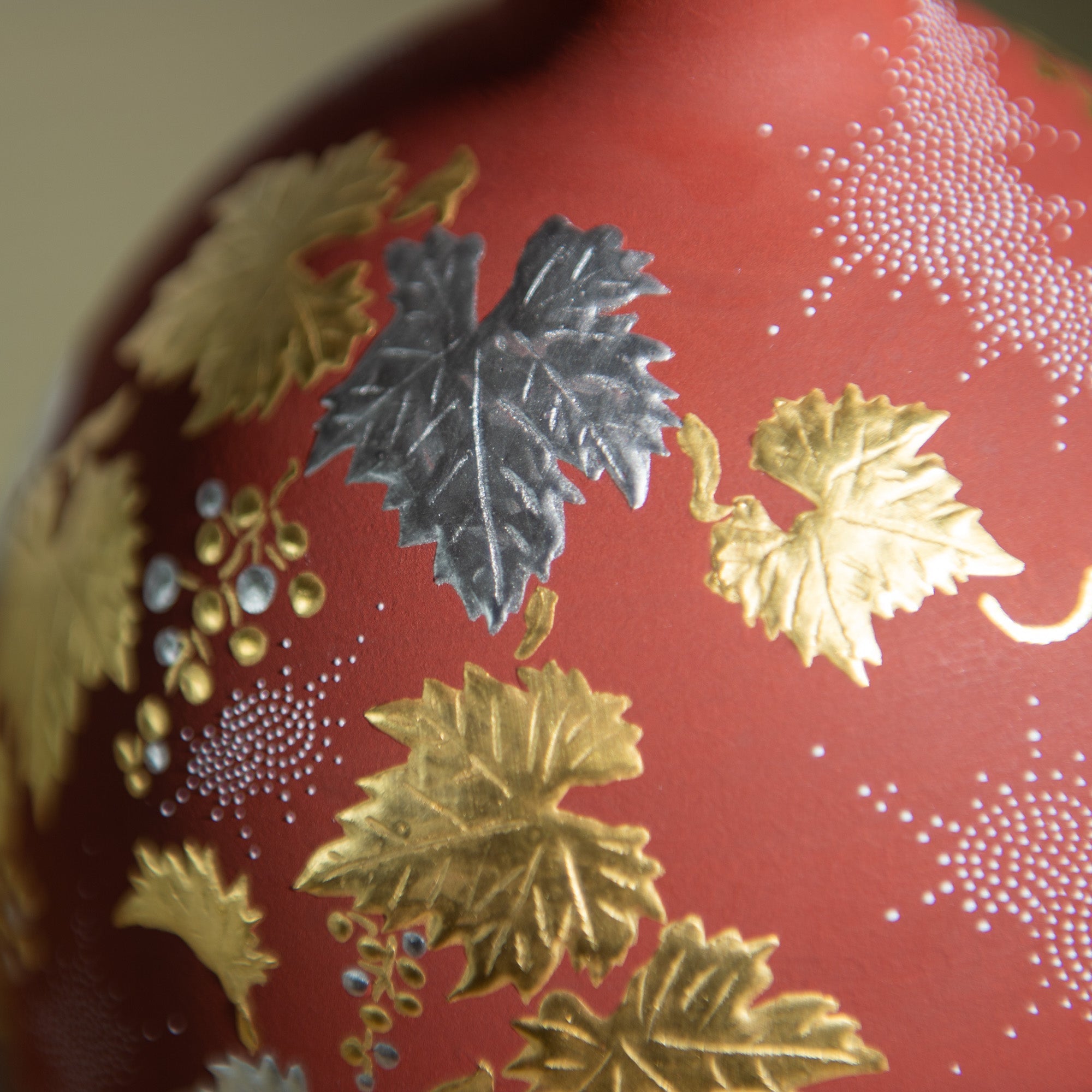 Nakada Kingyoku Red Morikin Shirochibu Grape Pattern Oval Vase - MUSUBI KILN - Quality Japanese Tableware and Gift