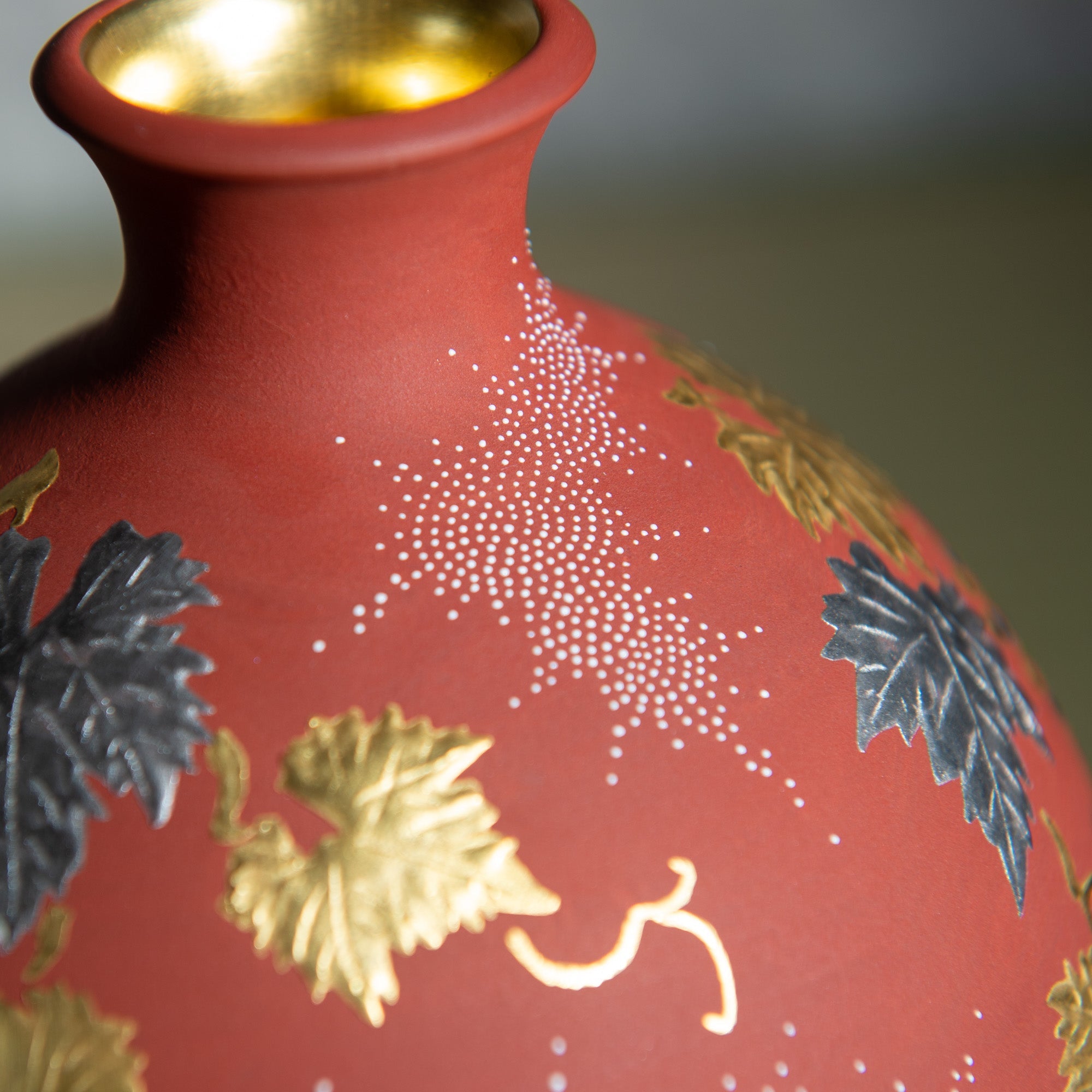 Nakada Kingyoku Red Morikin Shirochibu Grape Pattern Oval Vase - MUSUBI KILN - Quality Japanese Tableware and Gift