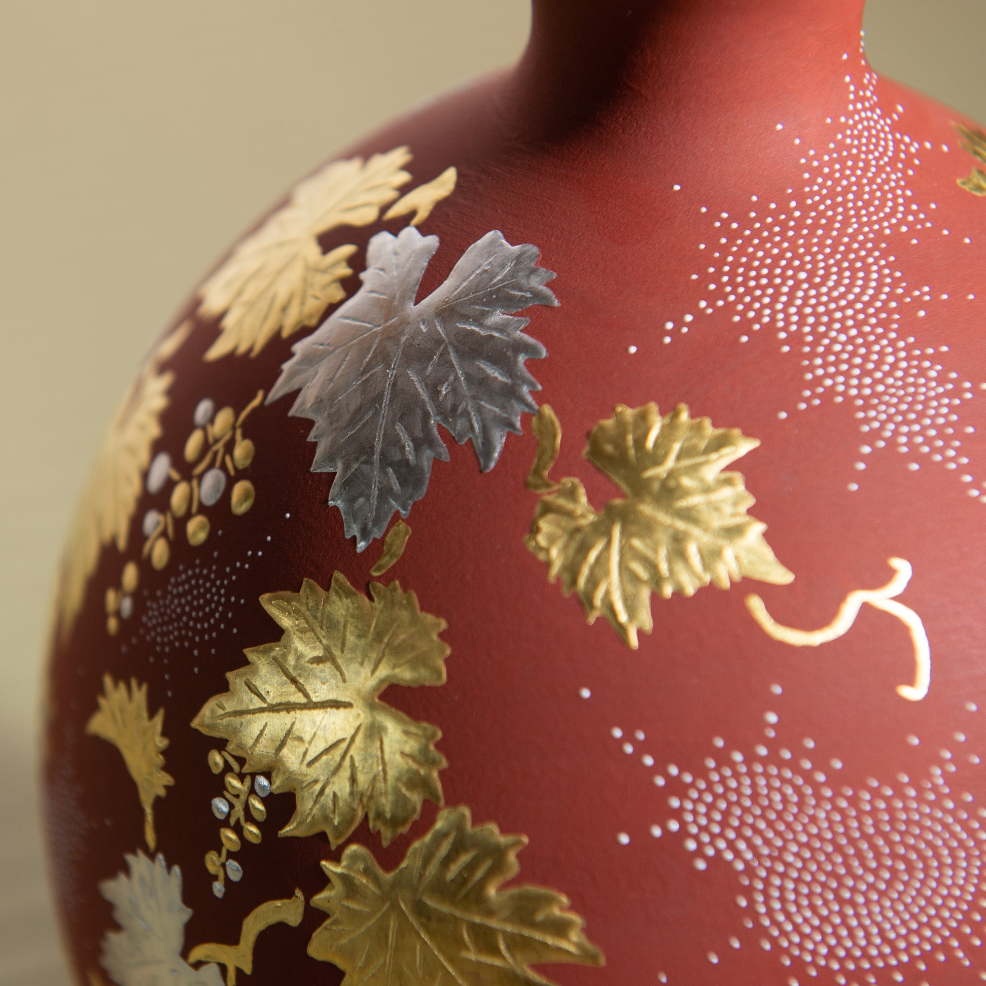 Nakada Kingyoku Red Morikin Shirochibu Grape Pattern Oval Vase - MUSUBI KILN - Quality Japanese Tableware and Gift