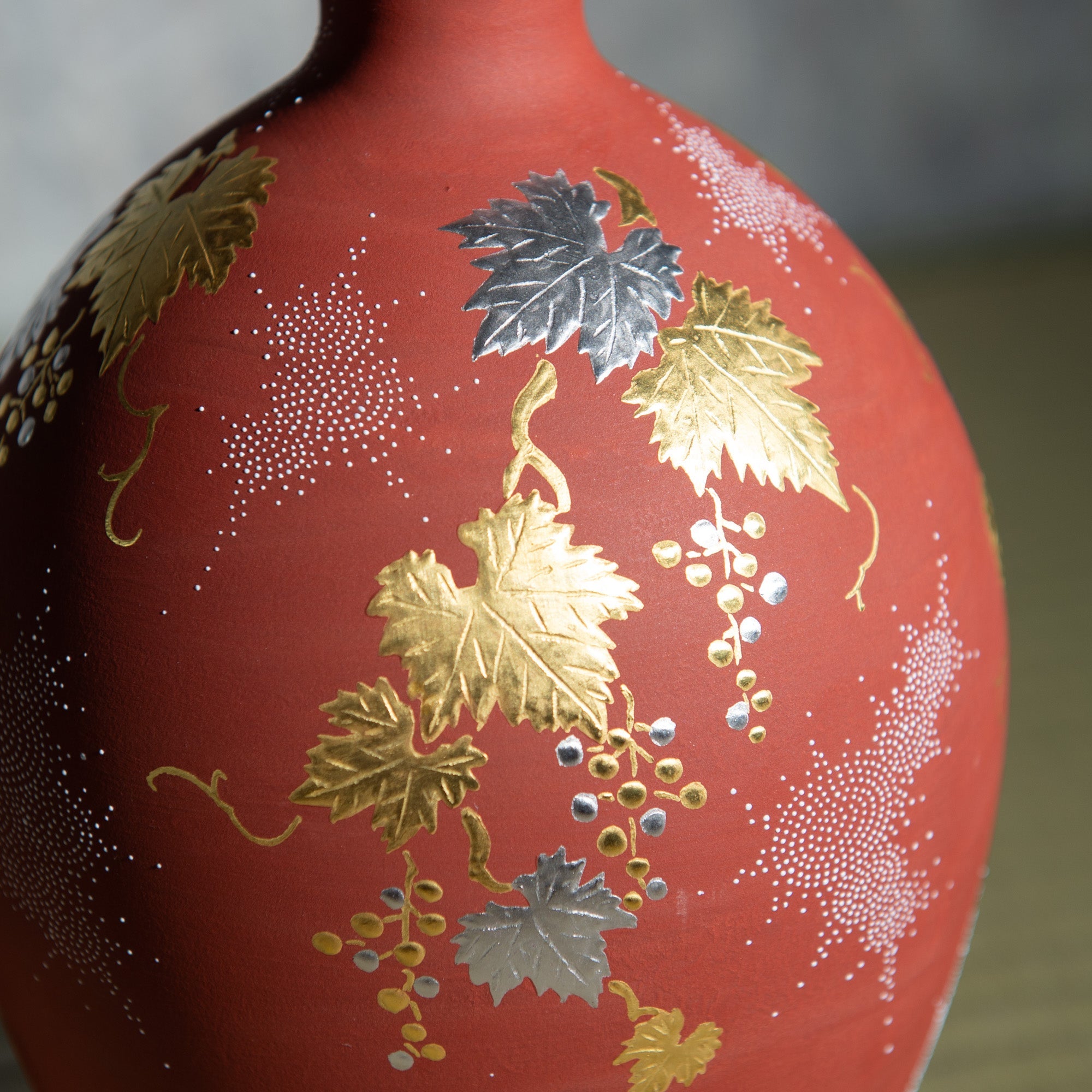 Nakada Kingyoku Red Morikin Shirochibu Grape Pattern Oval Vase - MUSUBI KILN - Quality Japanese Tableware and Gift
