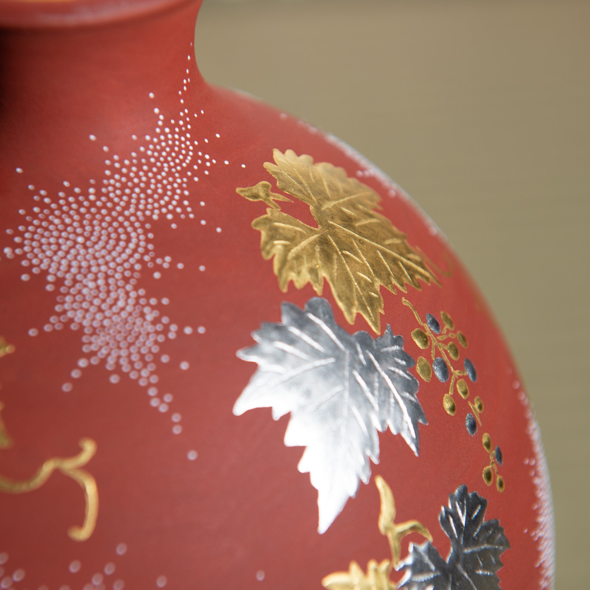 Nakada Kingyoku Red Morikin Shirochibu Grape Pattern Oval Vase - MUSUBI KILN - Quality Japanese Tableware and Gift