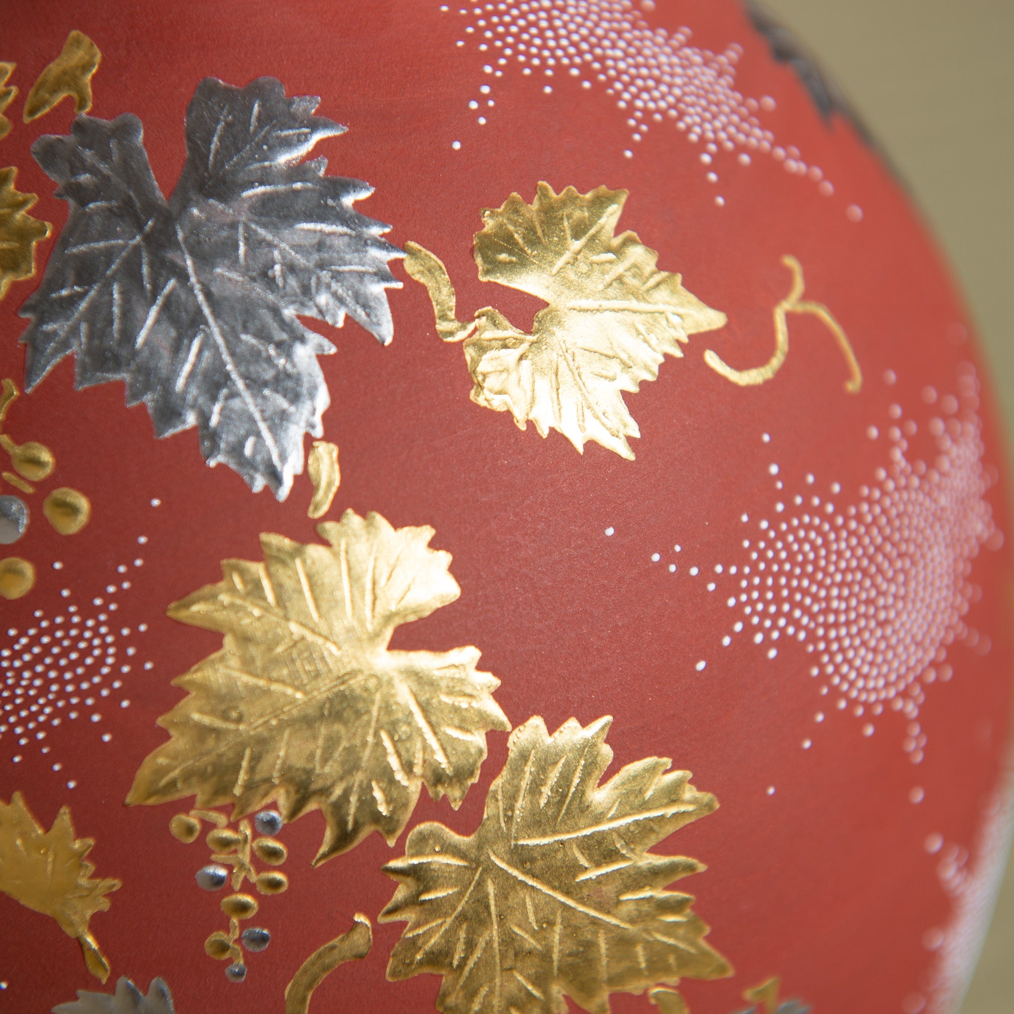 Nakada Kingyoku Red Morikin Shirochibu Grape Pattern Oval Vase - MUSUBI KILN - Quality Japanese Tableware and Gift