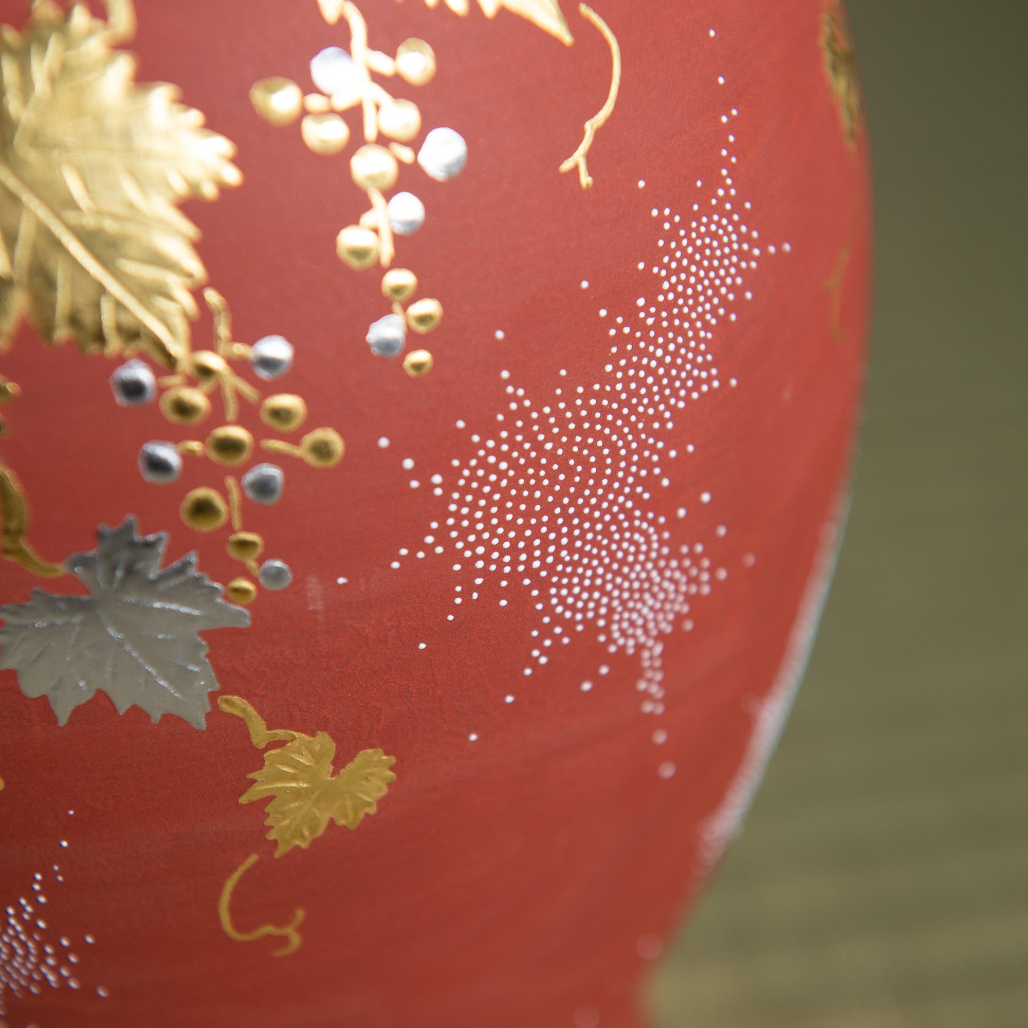 Nakada Kingyoku Red Morikin Shirochibu Grape Pattern Oval Vase - MUSUBI KILN - Quality Japanese Tableware and Gift