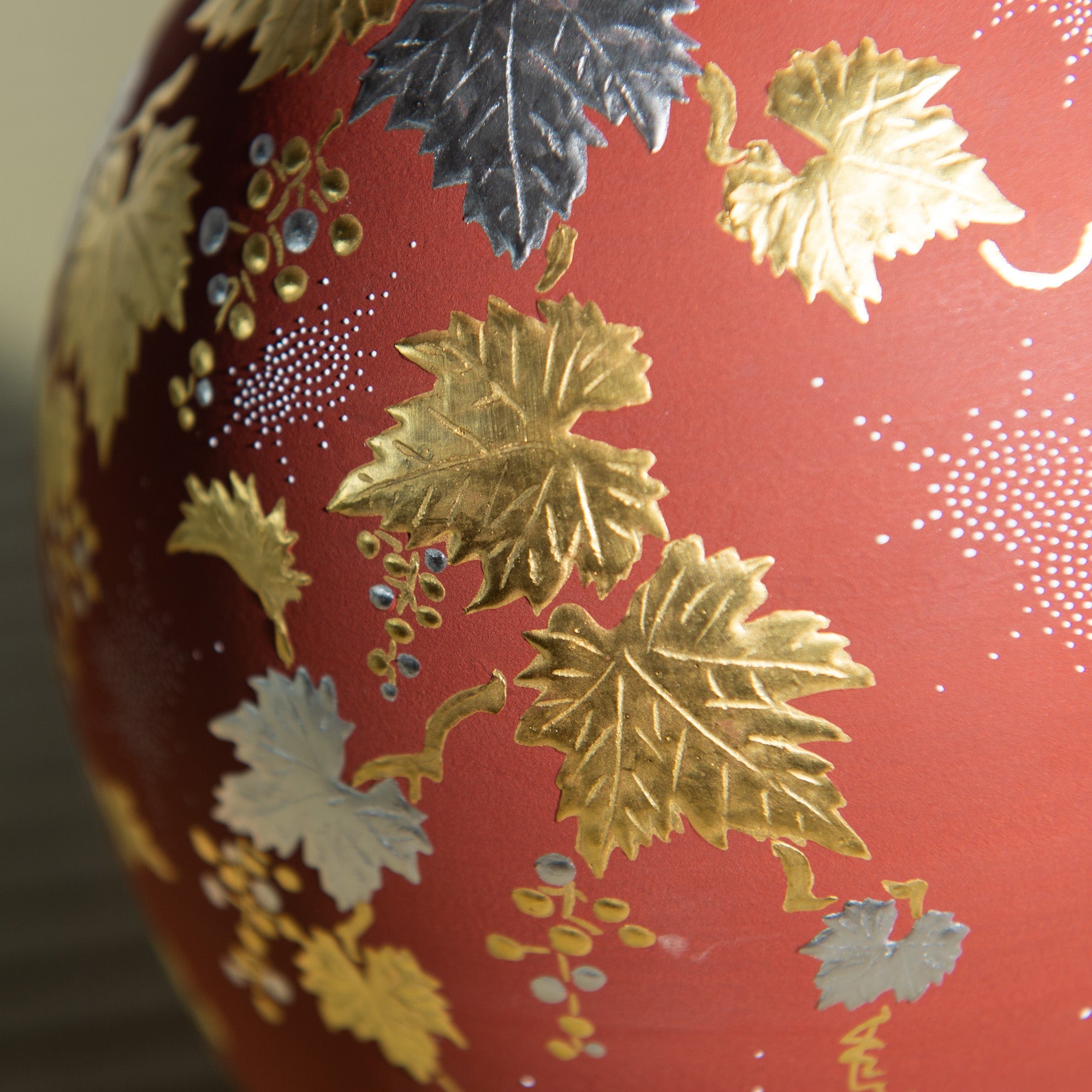 Nakada Kingyoku Red Morikin Shirochibu Grape Pattern Oval Vase - MUSUBI KILN - Quality Japanese Tableware and Gift