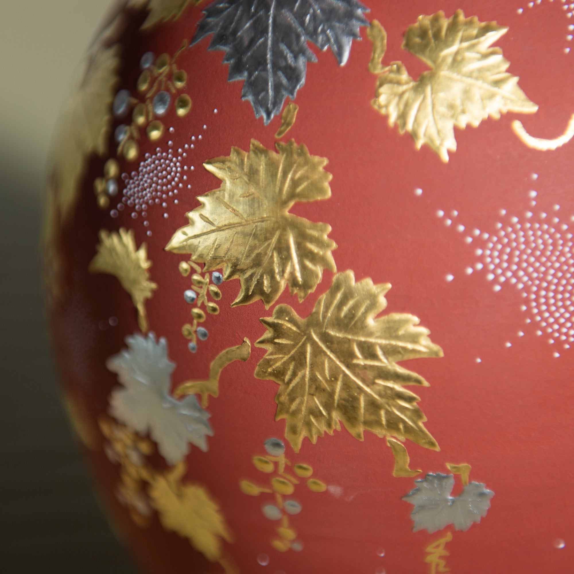 Nakada Kingyoku Red Morikin Shirochibu Grape Pattern Oval Vase - MUSUBI KILN - Quality Japanese Tableware and Gift