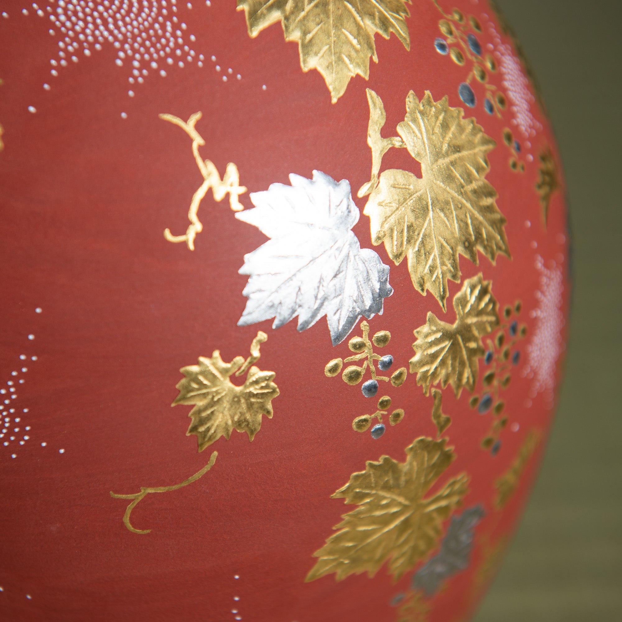 Nakada Kingyoku Red Morikin Shirochibu Grape Pattern Oval Vase - MUSUBI KILN - Quality Japanese Tableware and Gift