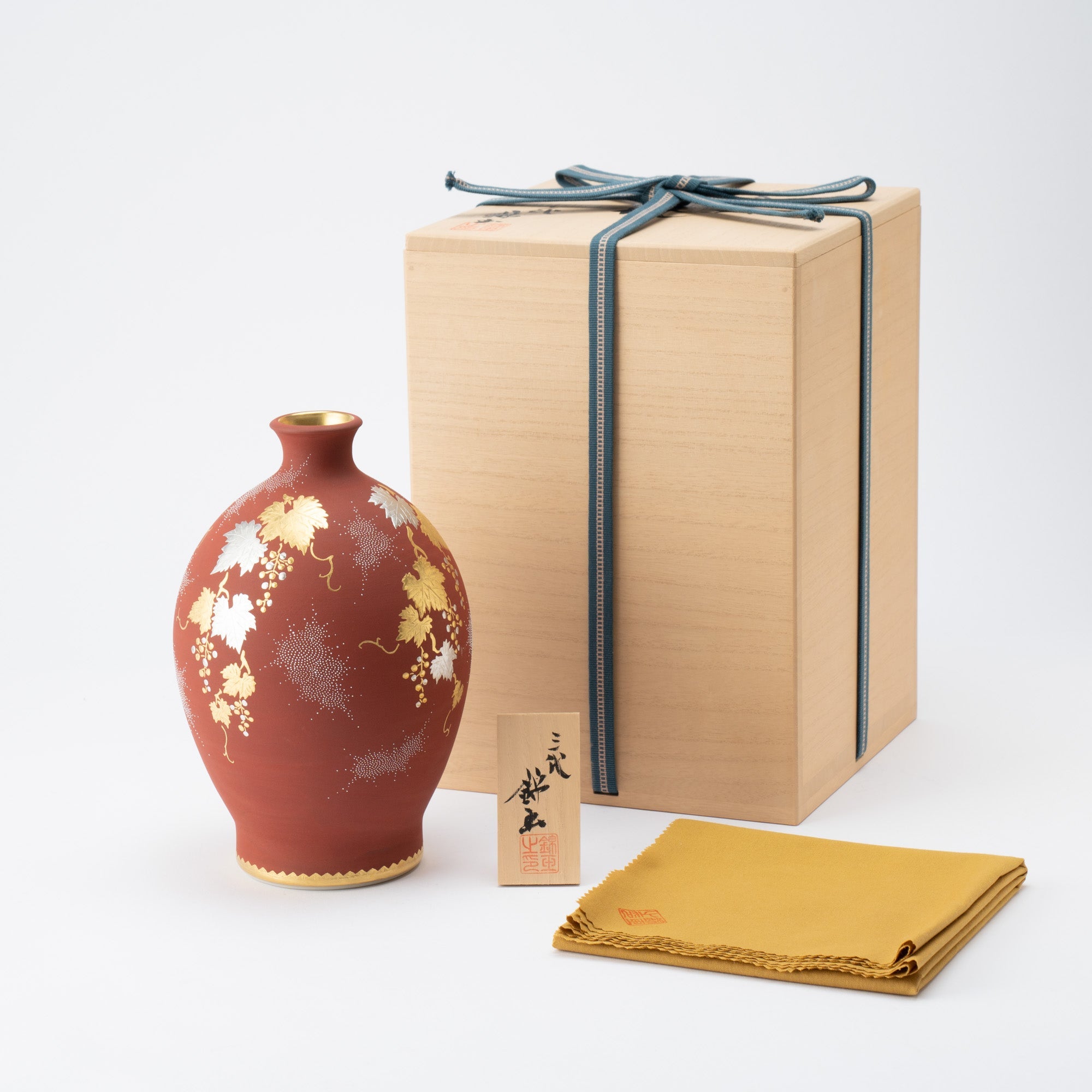 Nakada Kingyoku Red Morikin Shirochibu Grape Pattern Oval Vase - MUSUBI KILN - Quality Japanese Tableware and Gift