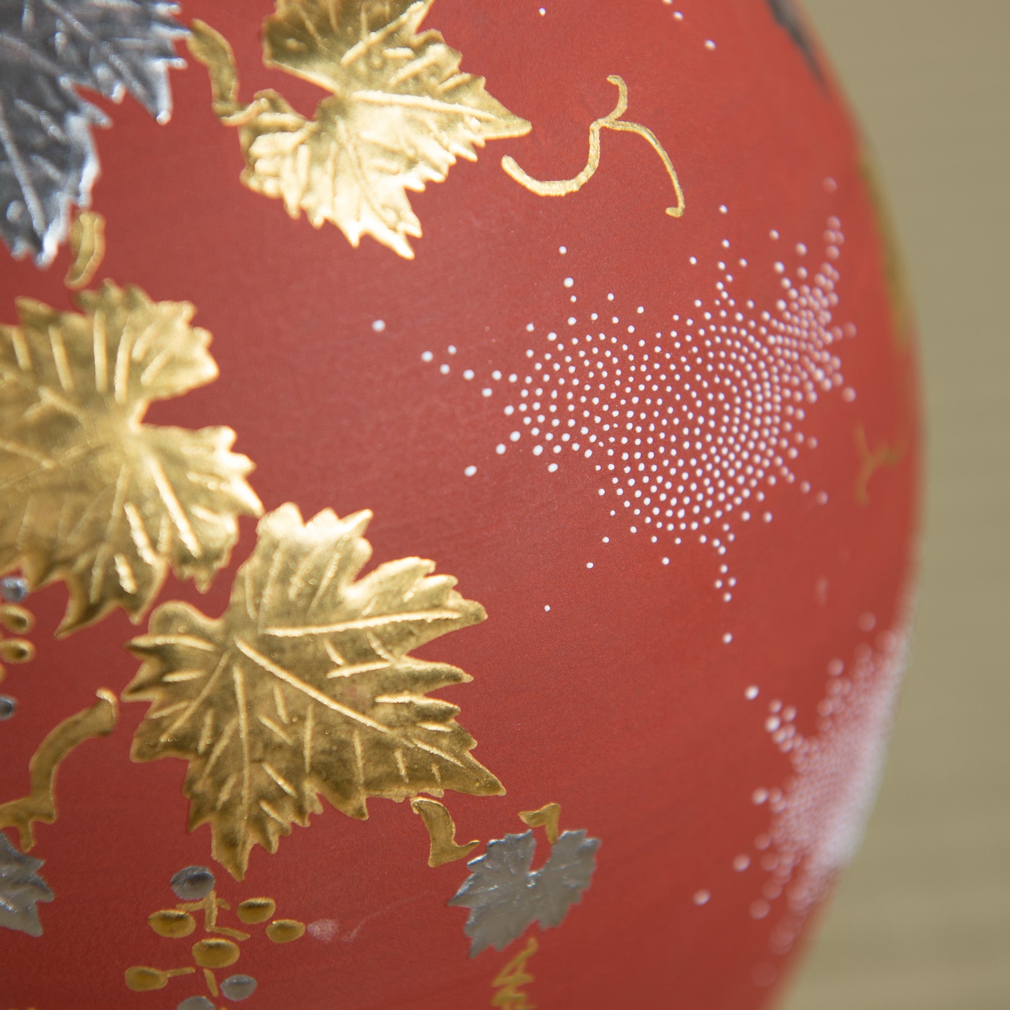 Nakada Kingyoku Red Morikin Shirochibu Grape Pattern Oval Vase - MUSUBI KILN - Quality Japanese Tableware and Gift