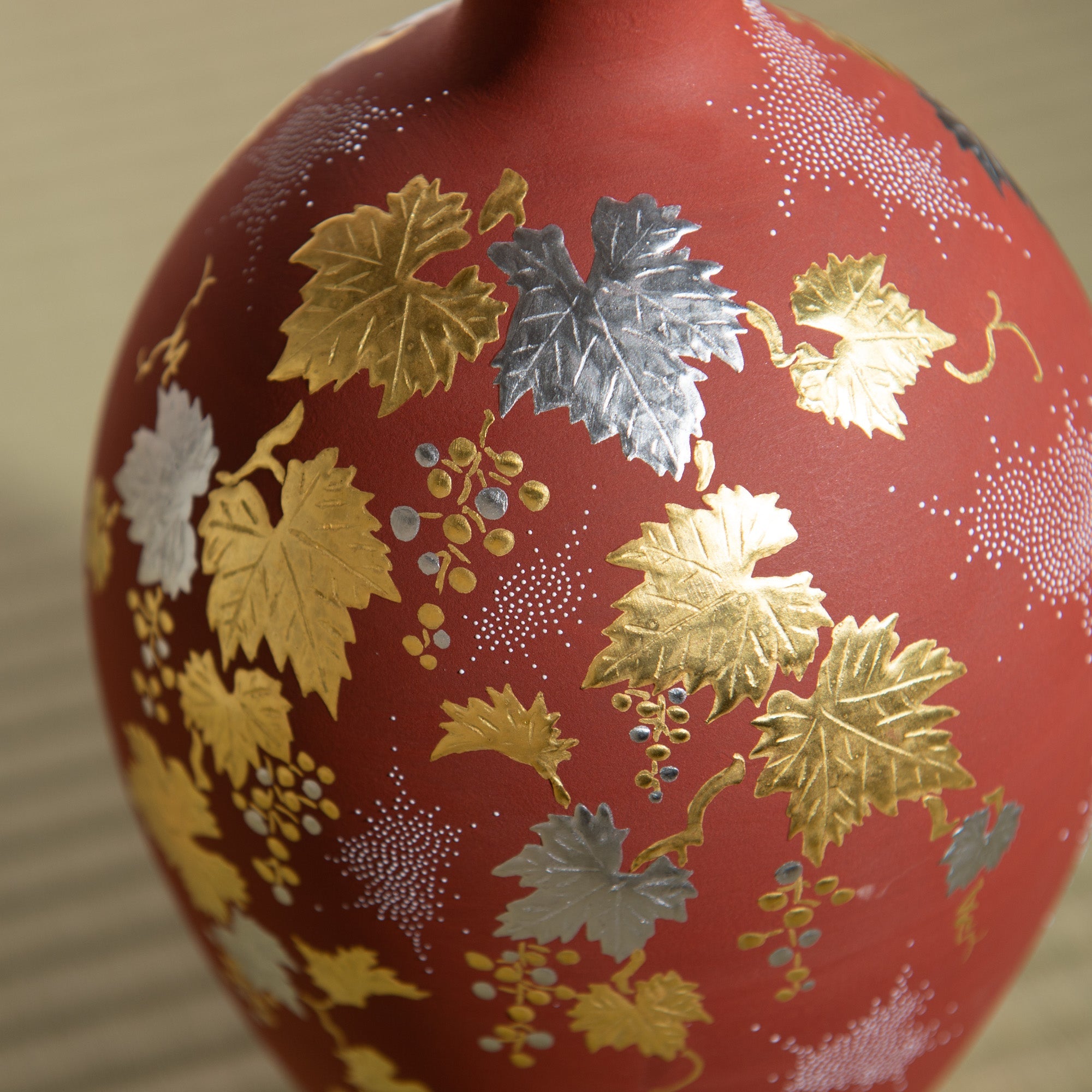 Nakada Kingyoku Red Morikin Shirochibu Grape Pattern Oval Vase - MUSUBI KILN - Quality Japanese Tableware and Gift