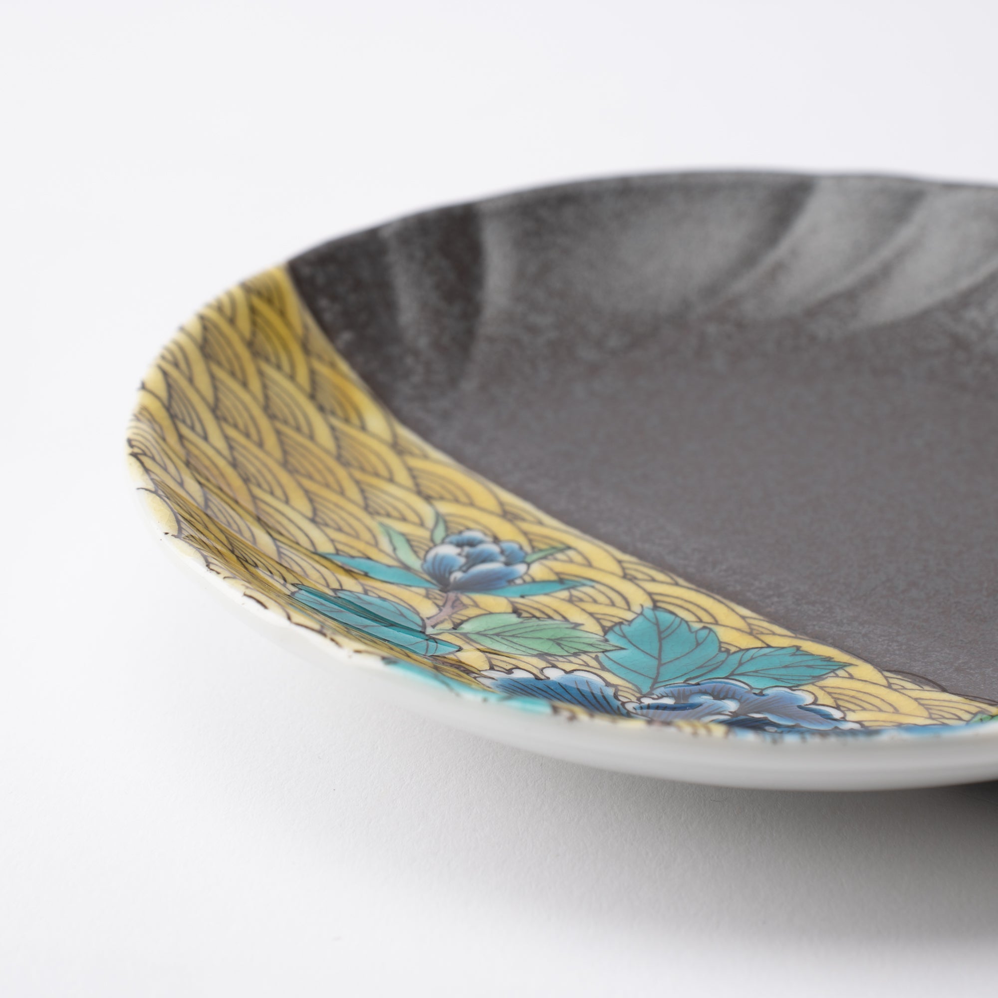 Peony Kutani Round Plate Set - MUSUBI KILN - Quality Japanese Tableware and Gift