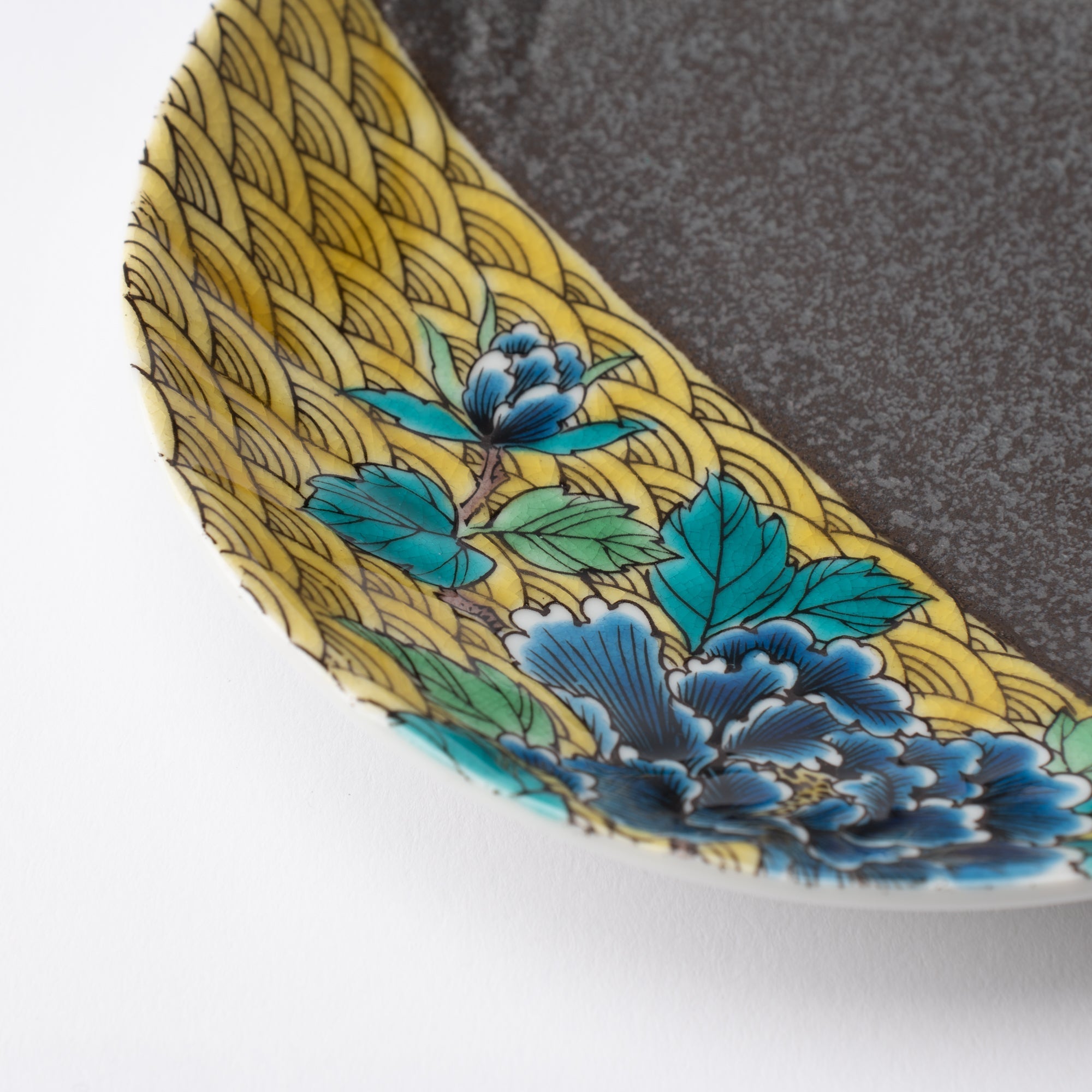 Peony Kutani Round Plate Set - MUSUBI KILN - Quality Japanese Tableware and Gift
