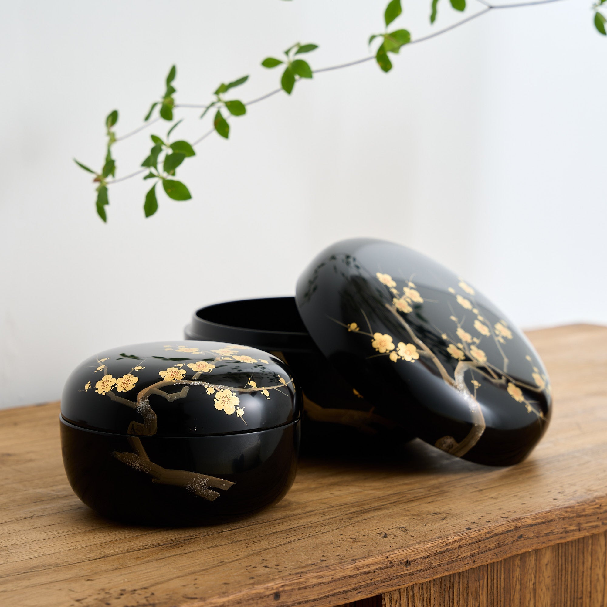Plum Branch Maki - e Yamanaka Lacquerware Candy Box Small - MUSUBI KILN - Quality Japanese Tableware and Gift
