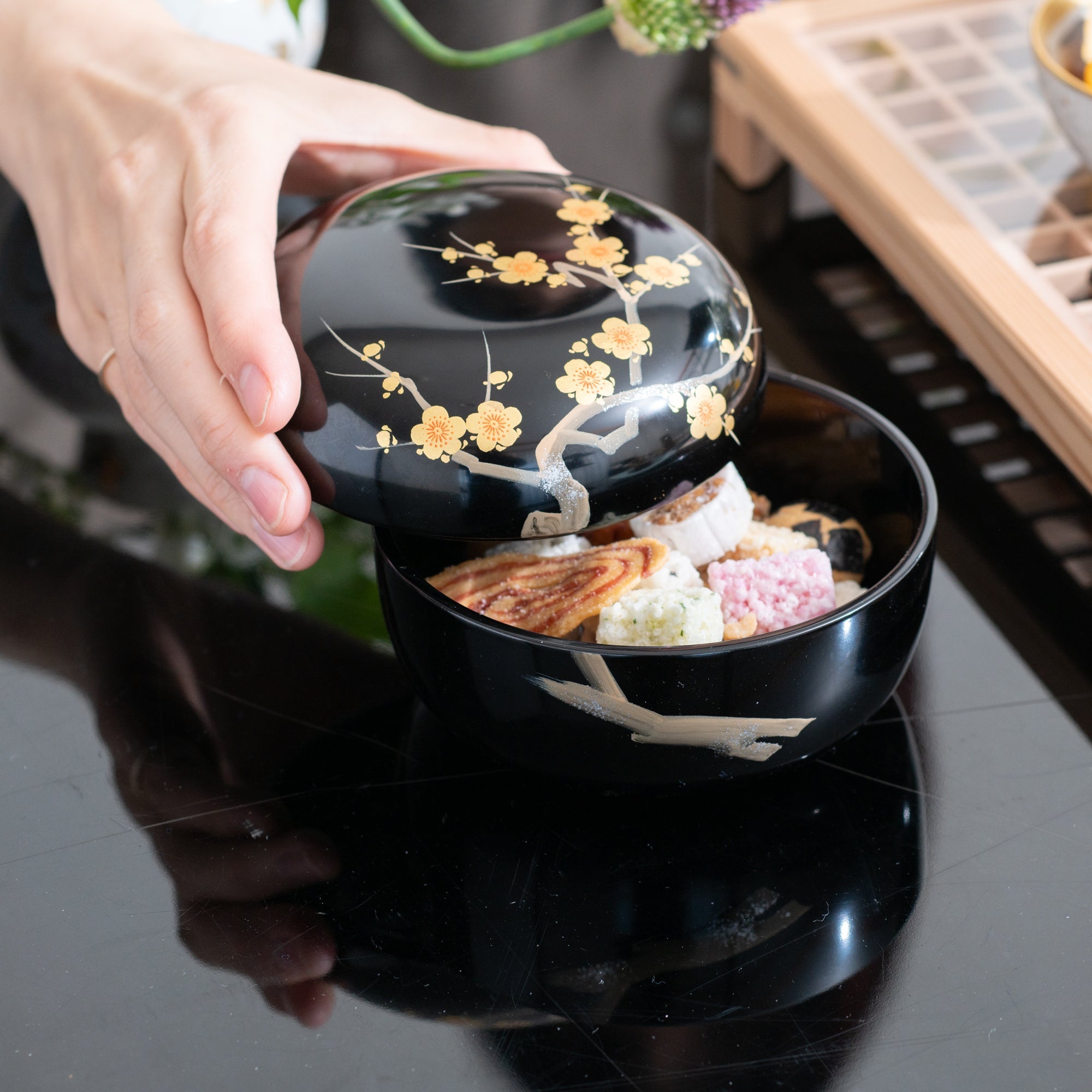 Plum Branch Maki - e Yamanaka Lacquerware Candy Box Small - MUSUBI KILN - Quality Japanese Tableware and Gift