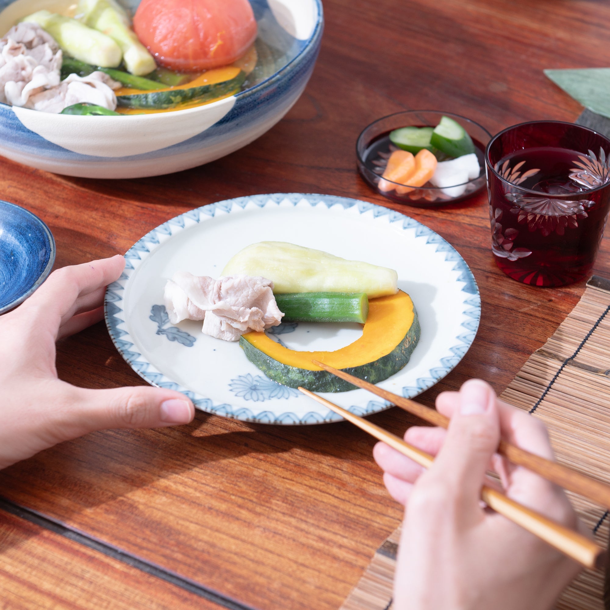 Ri Sanpei Chrysanthemums Pattern Arita Round Plate - MUSUBI KILN - Quality Japanese Tableware and Gift