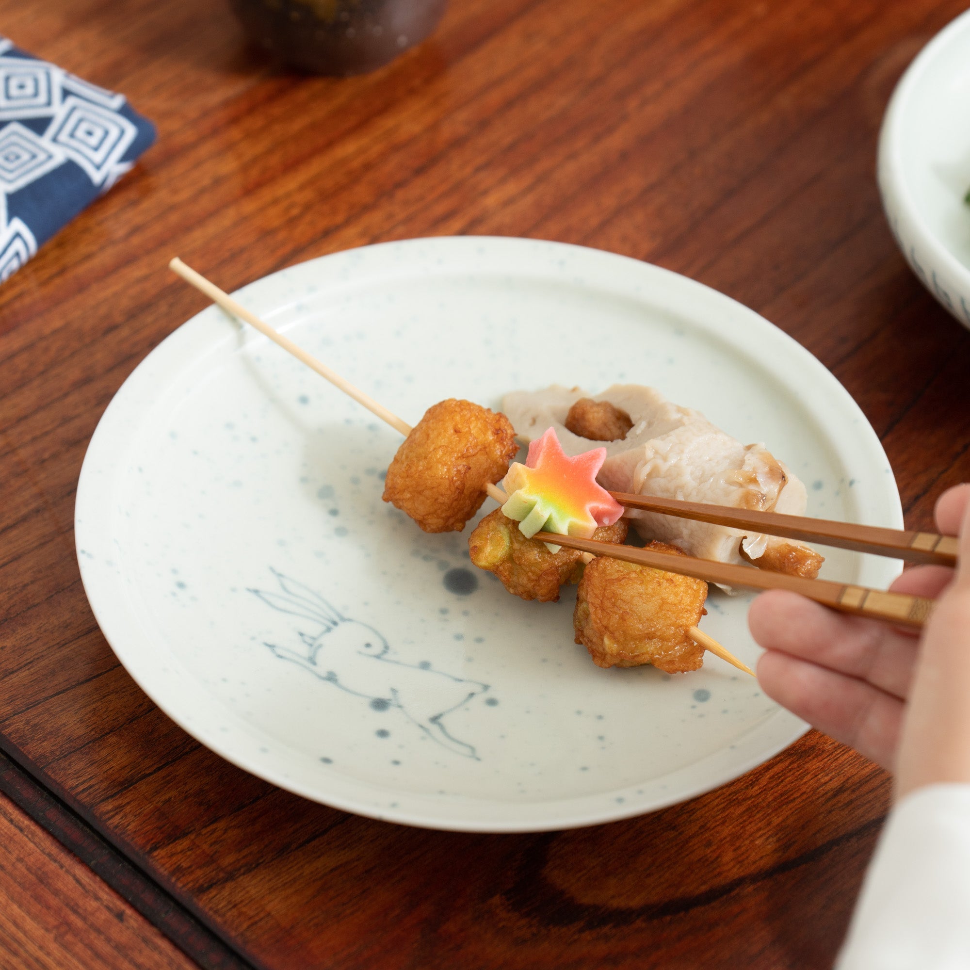 Ri Sanpei Moon Rabbit Arita Round Plate - MUSUBI KILN - Quality Japanese Tableware and Gift