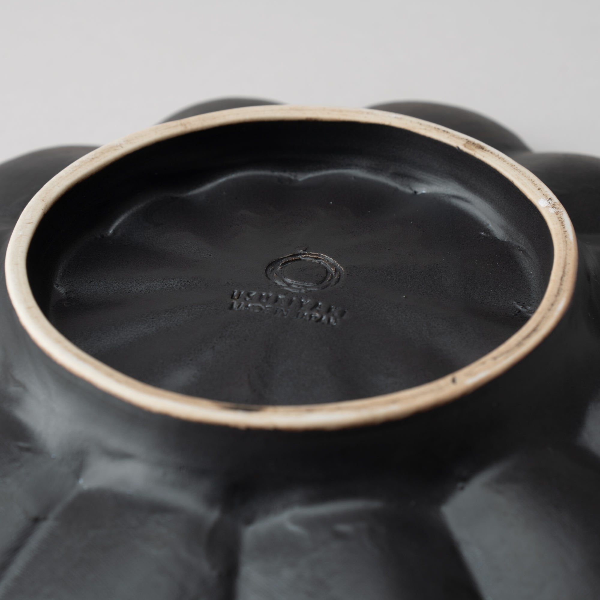 RINKA Twelve Petals Usuki Deep Plate - MUSUBI KILN - Quality Japanese Tableware and Gift