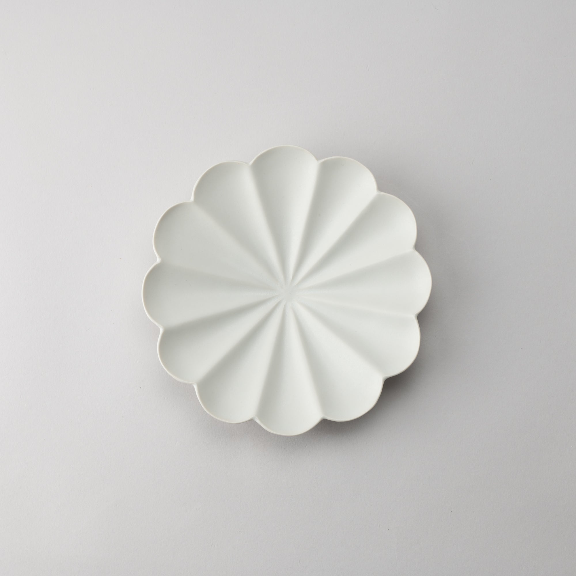 RINKA Twelve Petals Usuki Deep Plate - MUSUBI KILN - Quality Japanese Tableware and Gift