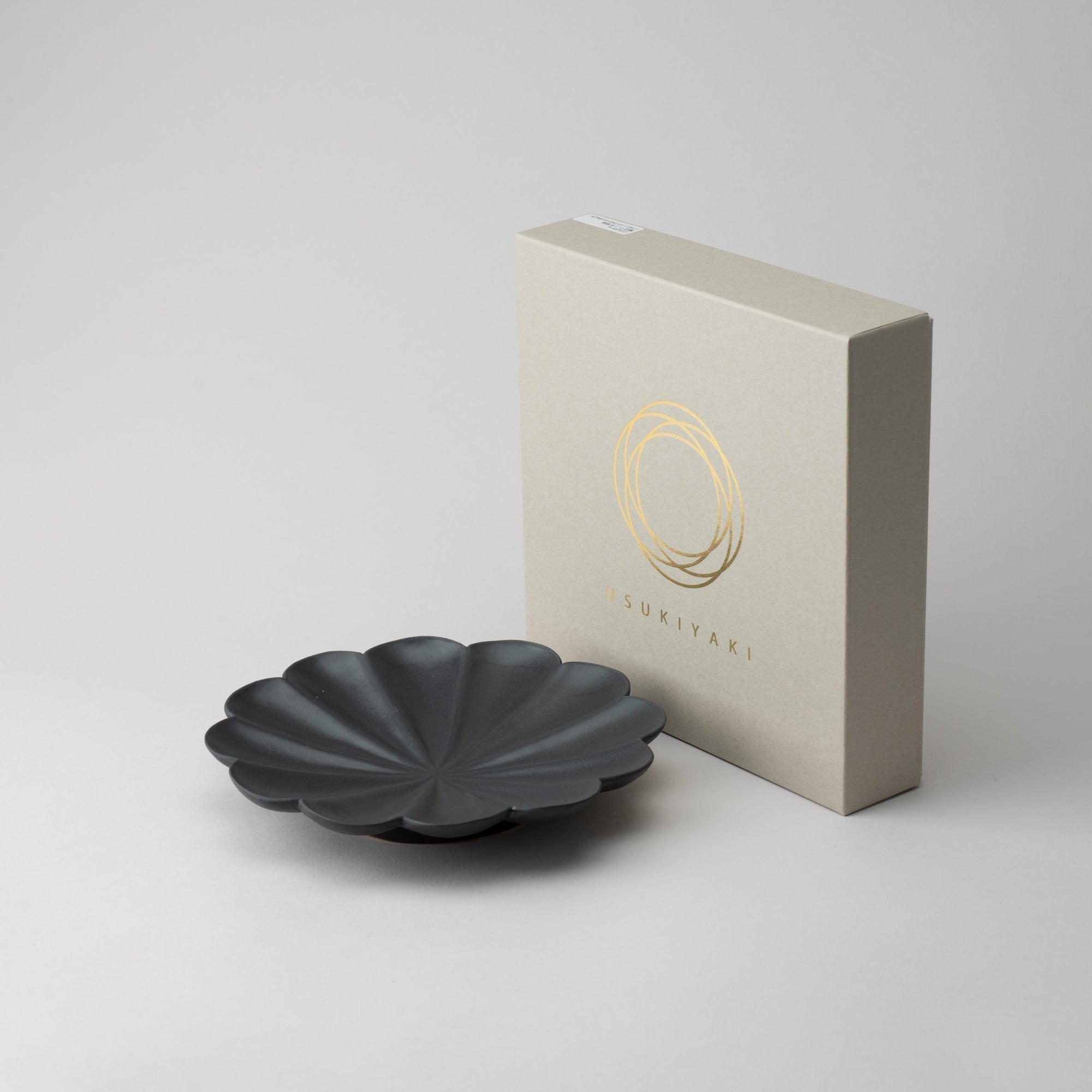 RINKA Twelve Petals Usuki Deep Plate - MUSUBI KILN - Quality Japanese Tableware and Gift