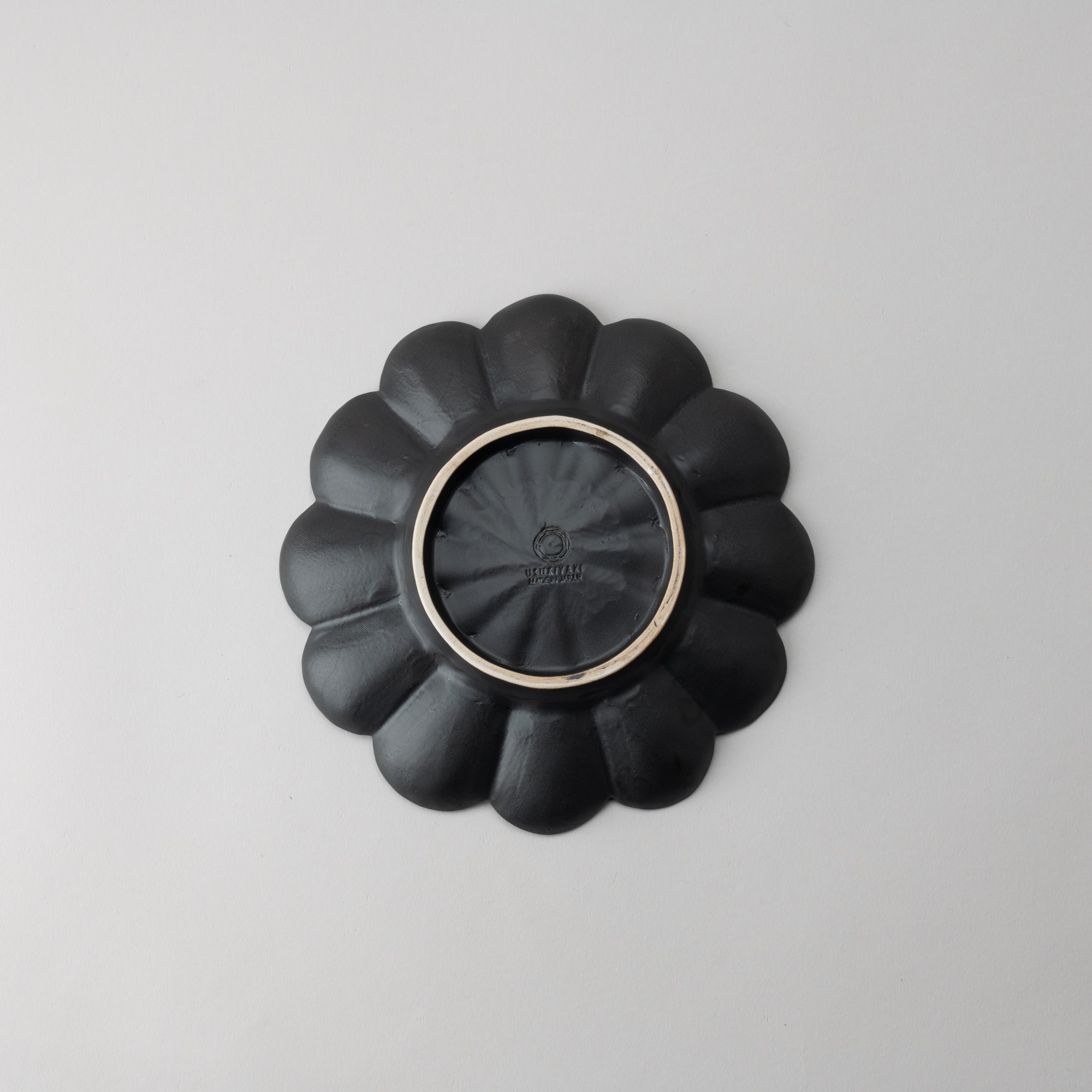 RINKA Twelve Petals Usuki Deep Plate - MUSUBI KILN - Quality Japanese Tableware and Gift