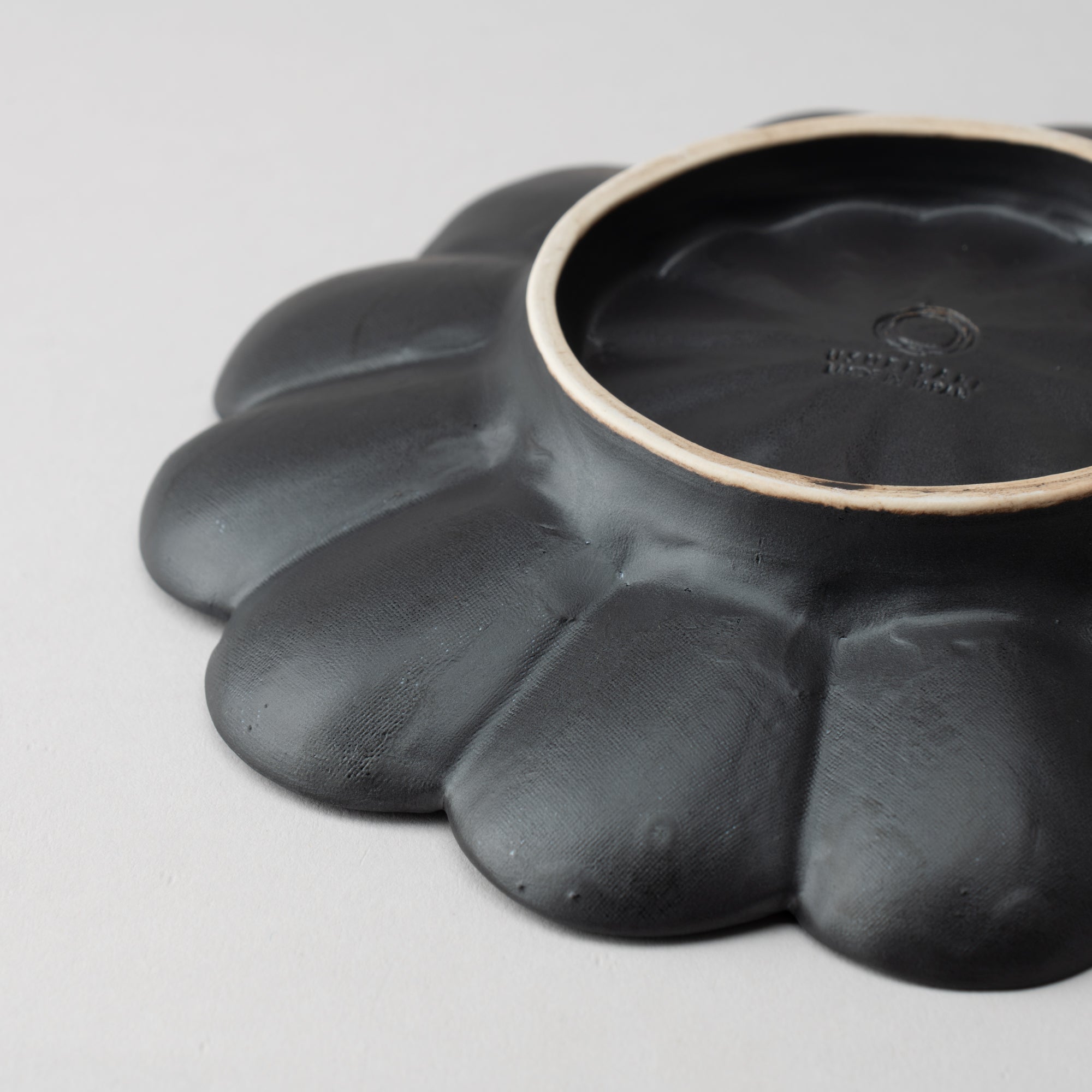 RINKA Twelve Petals Usuki Deep Plate - MUSUBI KILN - Quality Japanese Tableware and Gift