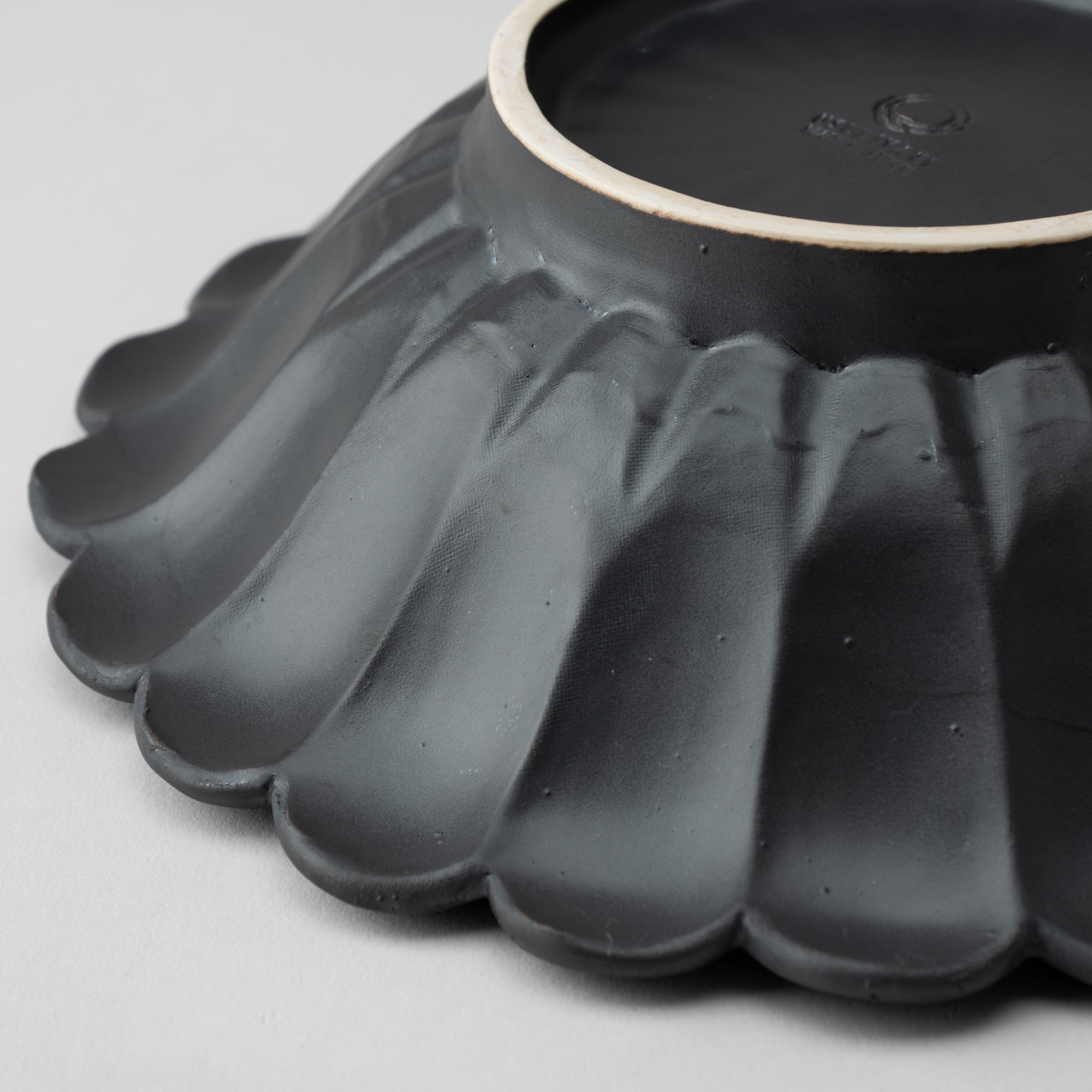 RINKA Usuki Salad Bowl L - MUSUBI KILN - Quality Japanese Tableware and Gift