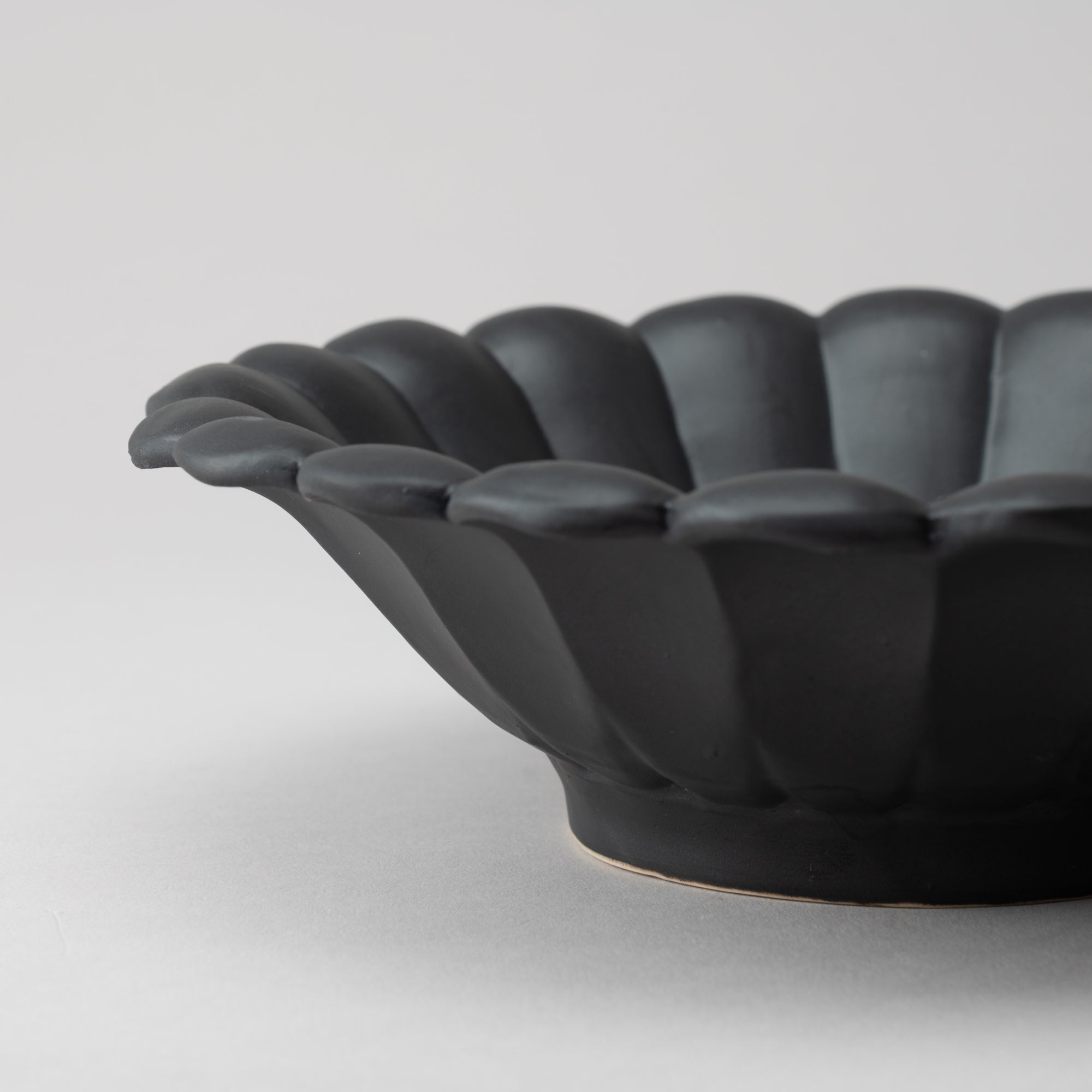 RINKA Usuki Salad Bowl L - MUSUBI KILN - Quality Japanese Tableware and Gift