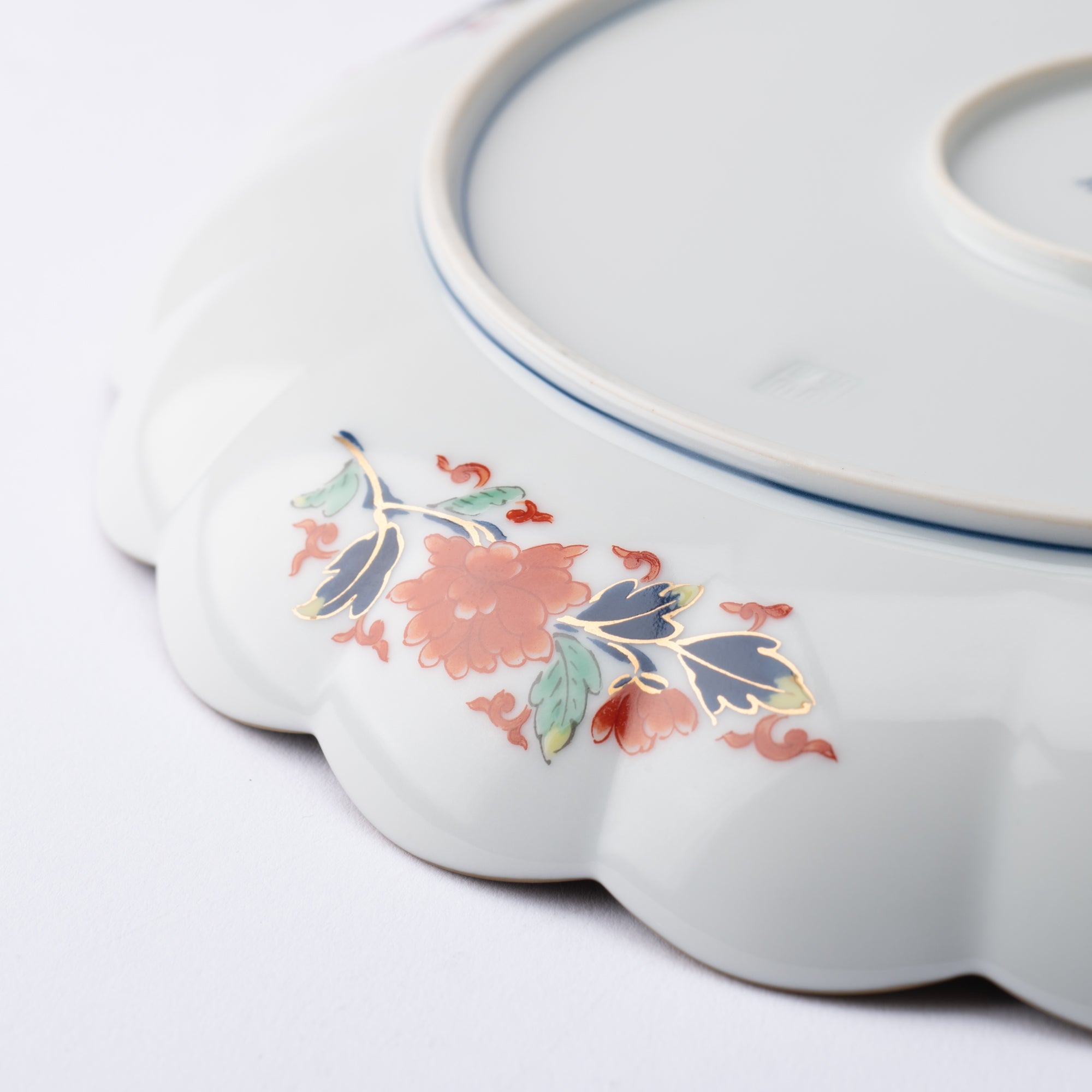 Rinkuro Kiln Old Imari Chrysanthemum Round Plate 9.5in - MUSUBI KILN - Quality Japanese Tableware and Gift