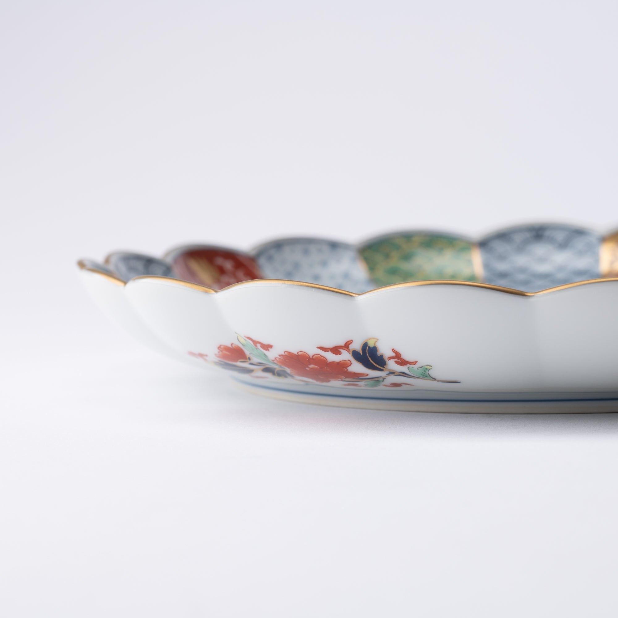 Rinkuro Kiln Old Imari Chrysanthemum Round Plate 9.5in - MUSUBI KILN - Quality Japanese Tableware and Gift