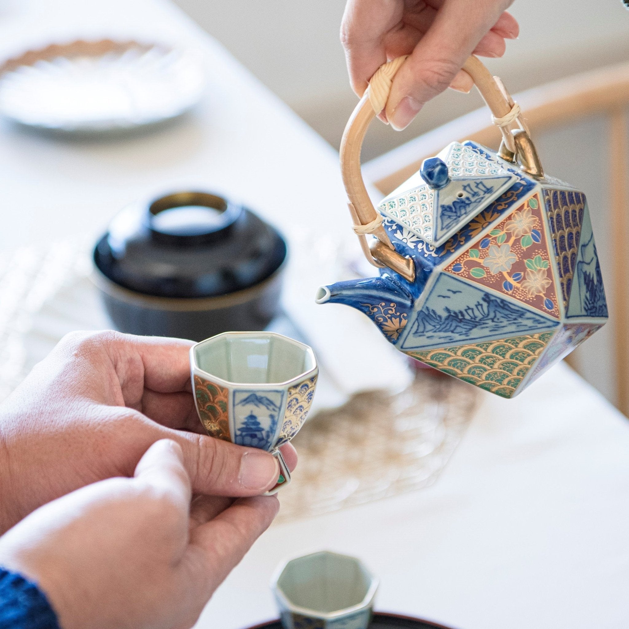 Rinkuro Kiln Old Imari Kinrande Sake Set - MUSUBI KILN - Quality Japanese Tableware and Gift