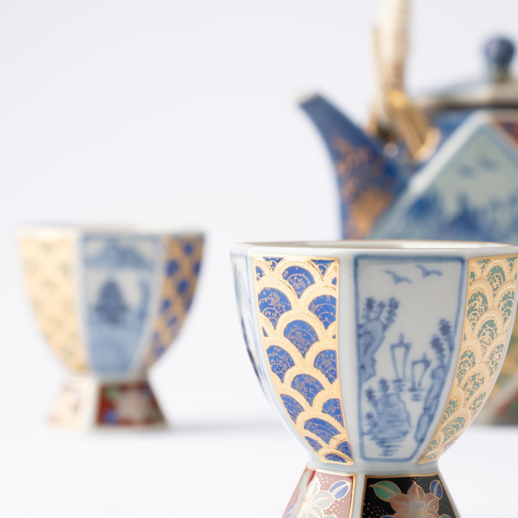 Rinkuro Kiln Old Imari Kinrande Sake Set - MUSUBI KILN - Quality Japanese Tableware and Gift