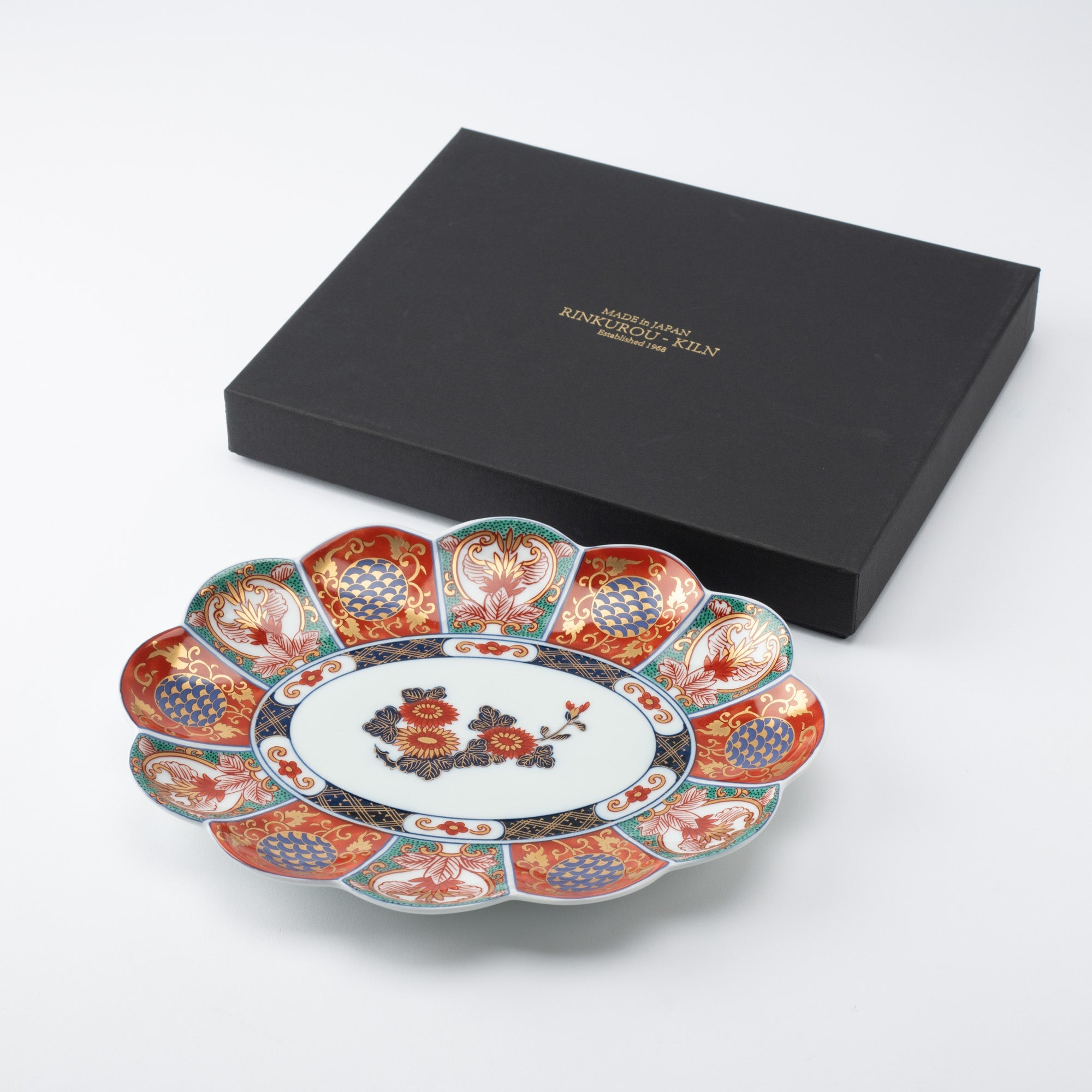 Rinkuro Kiln Old Imari Kinsai Chrysanthemum Hasami Oval Plate 9.8in - MUSUBI KILN - Quality Japanese Tableware and Gift