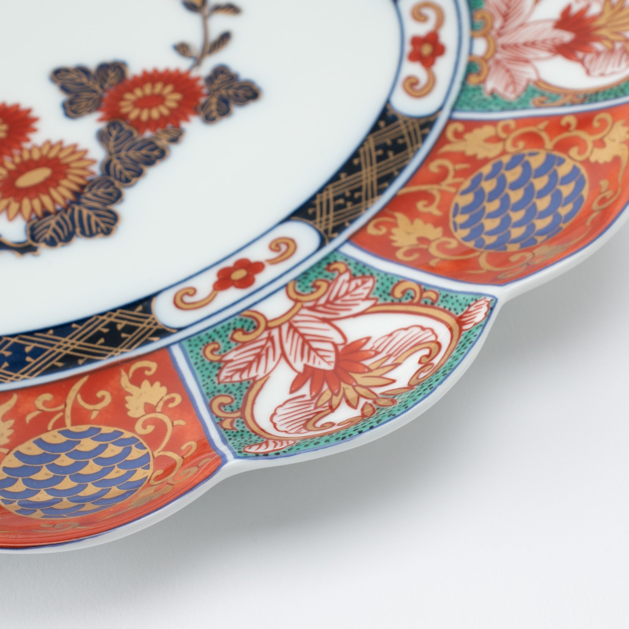 Rinkuro Kiln Old Imari Kinsai Chrysanthemum Hasami Oval Plate 9.8in - MUSUBI KILN - Quality Japanese Tableware and Gift